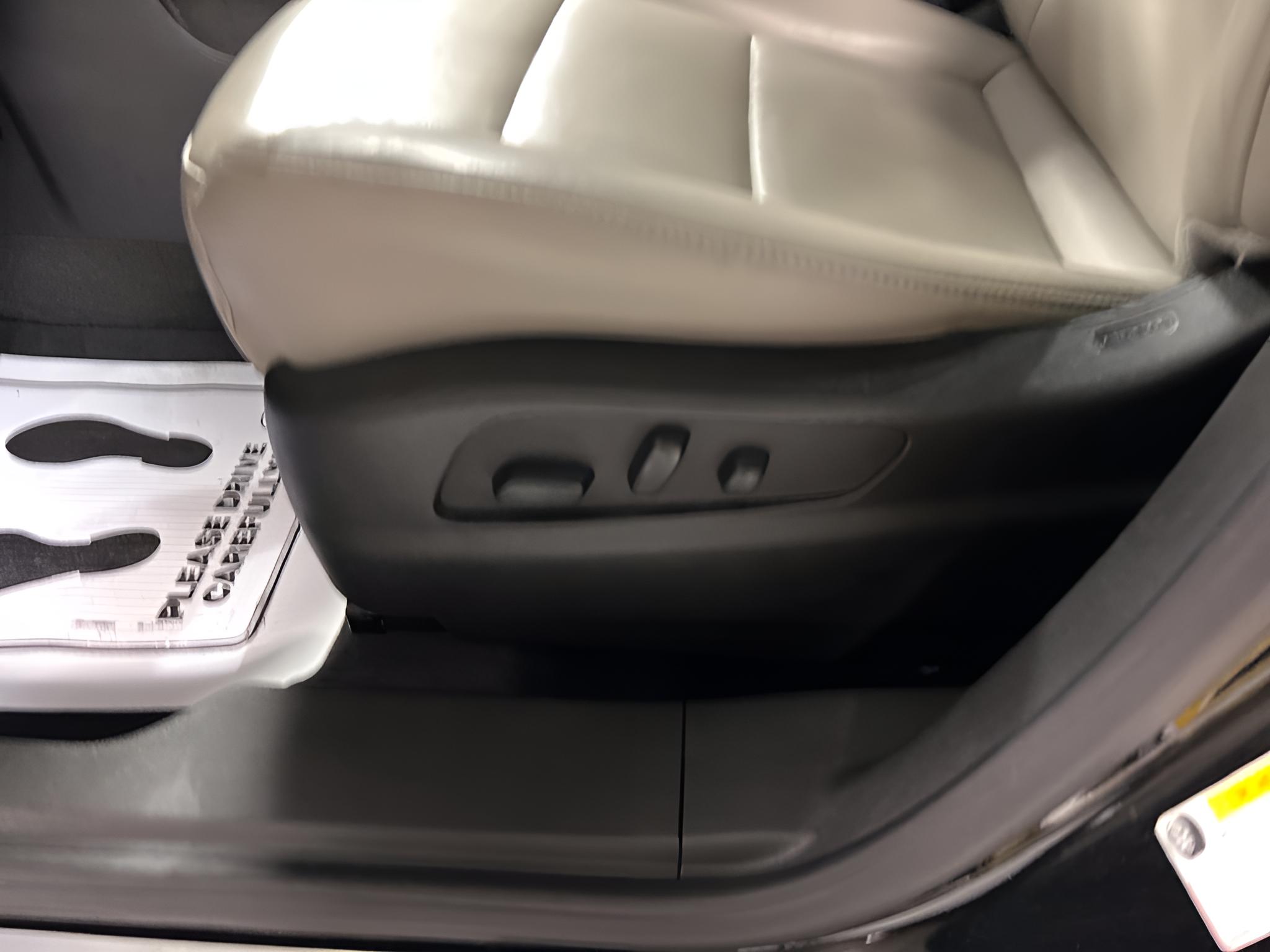 2022 Cadillac XT4 AWD Premium Luxury