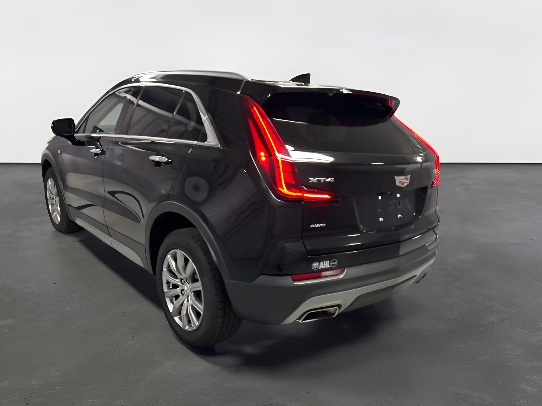 2022 Cadillac XT4 AWD Premium Luxury