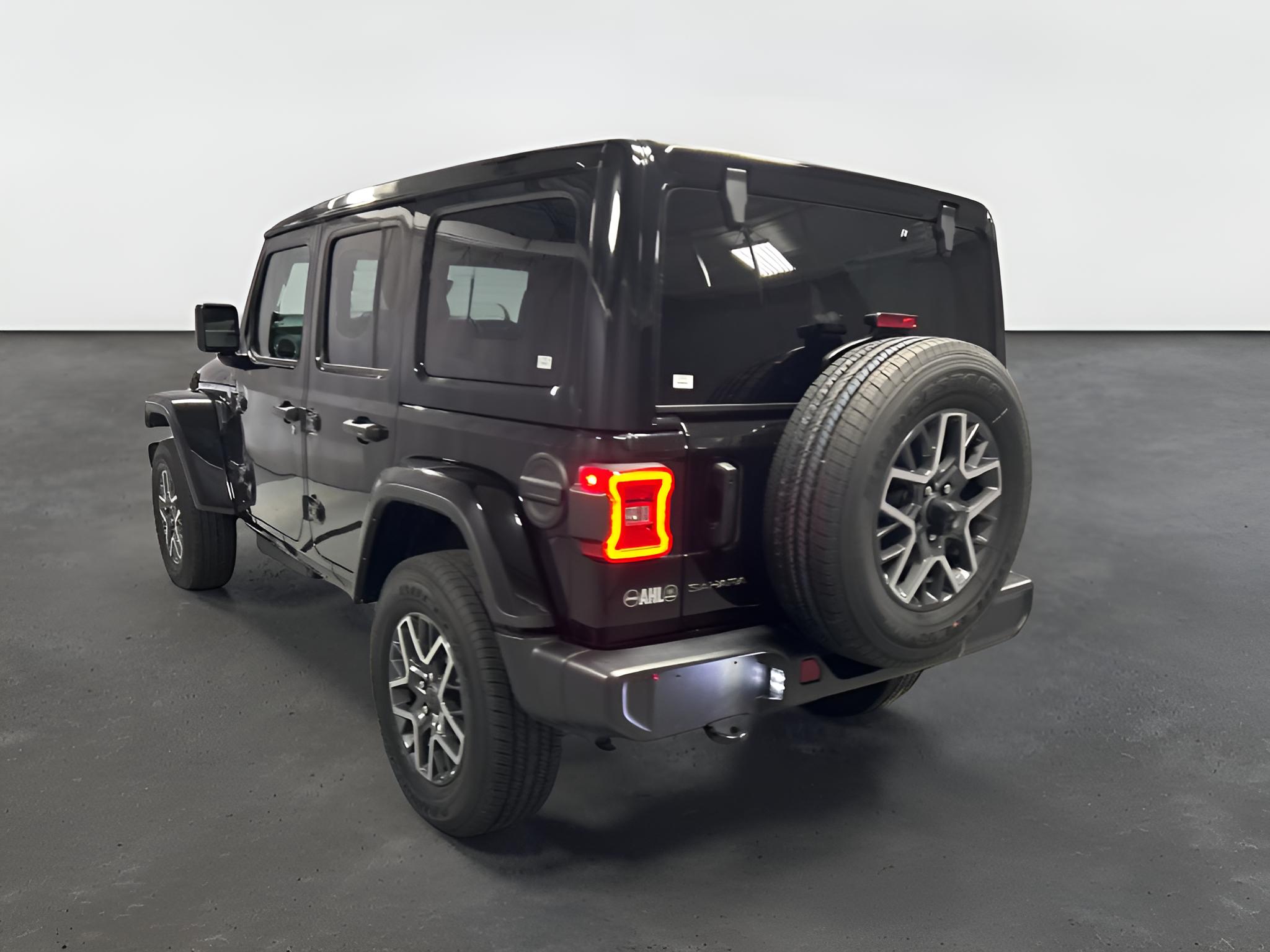 2026 Jeep Wrangler 4-Door Sahara 4x4