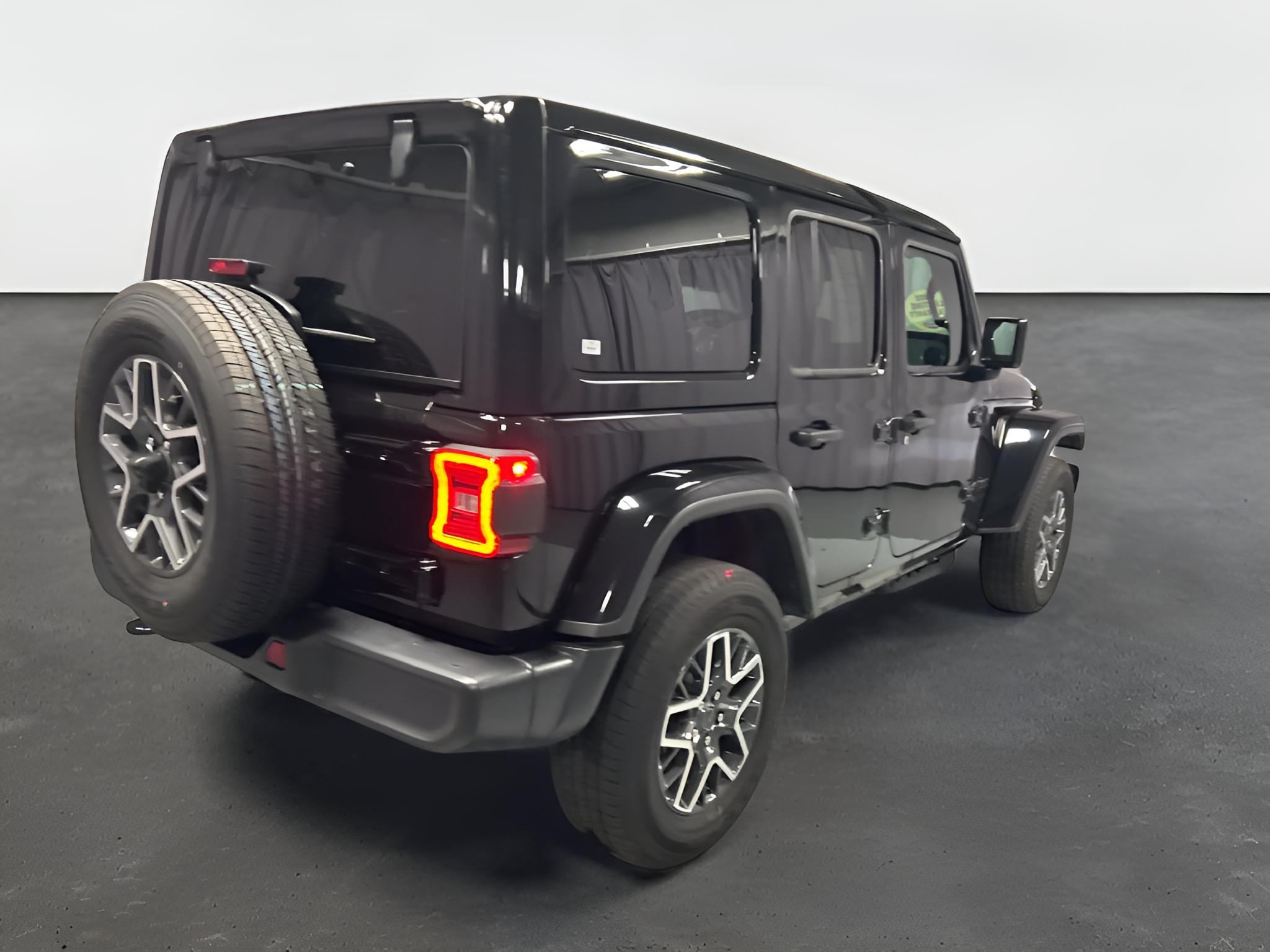 2026 Jeep Wrangler 4-Door Sahara 4x4