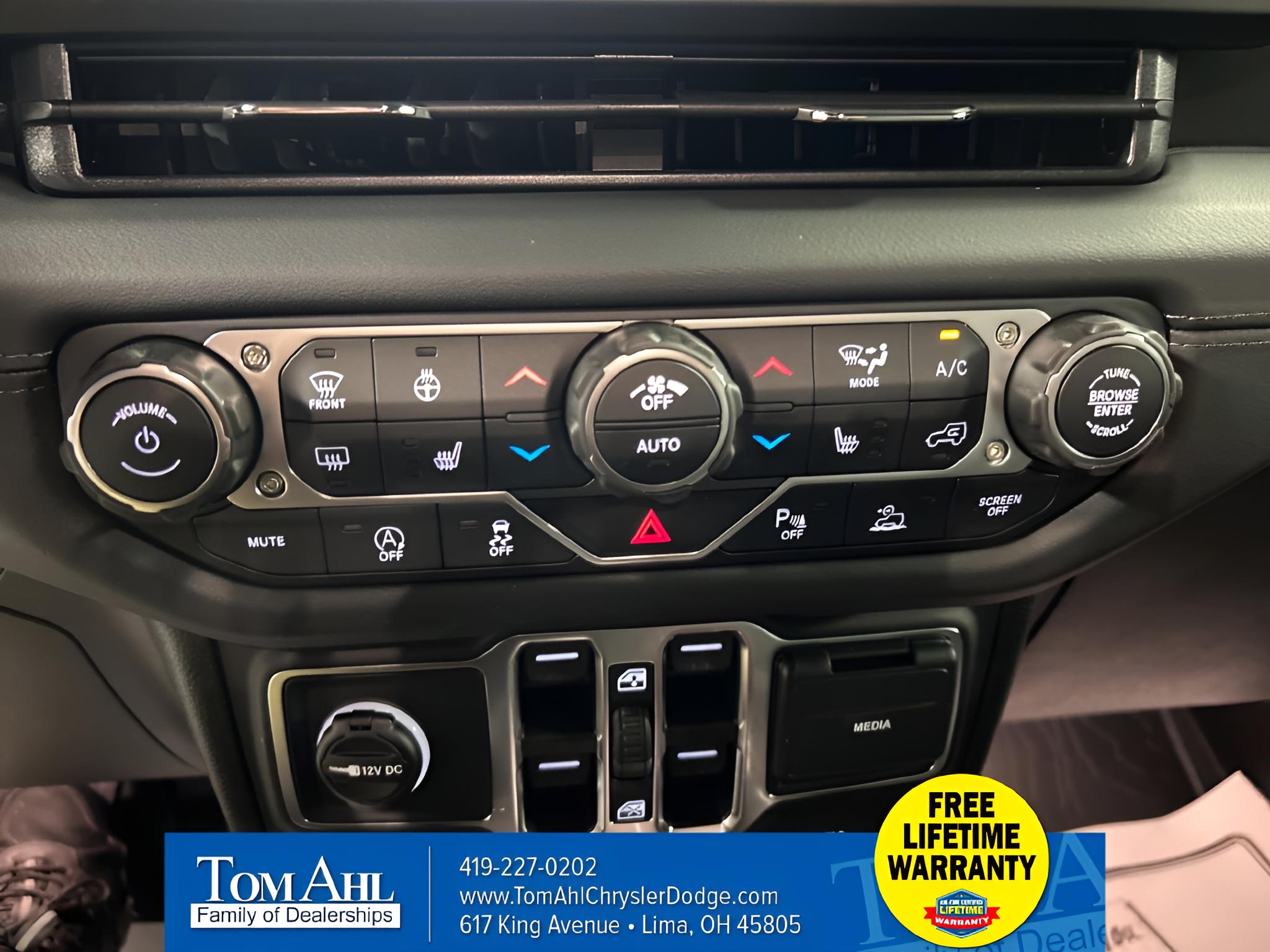 2027 Jeep Wrangler WRANGLER 4-DOOR SAHARA