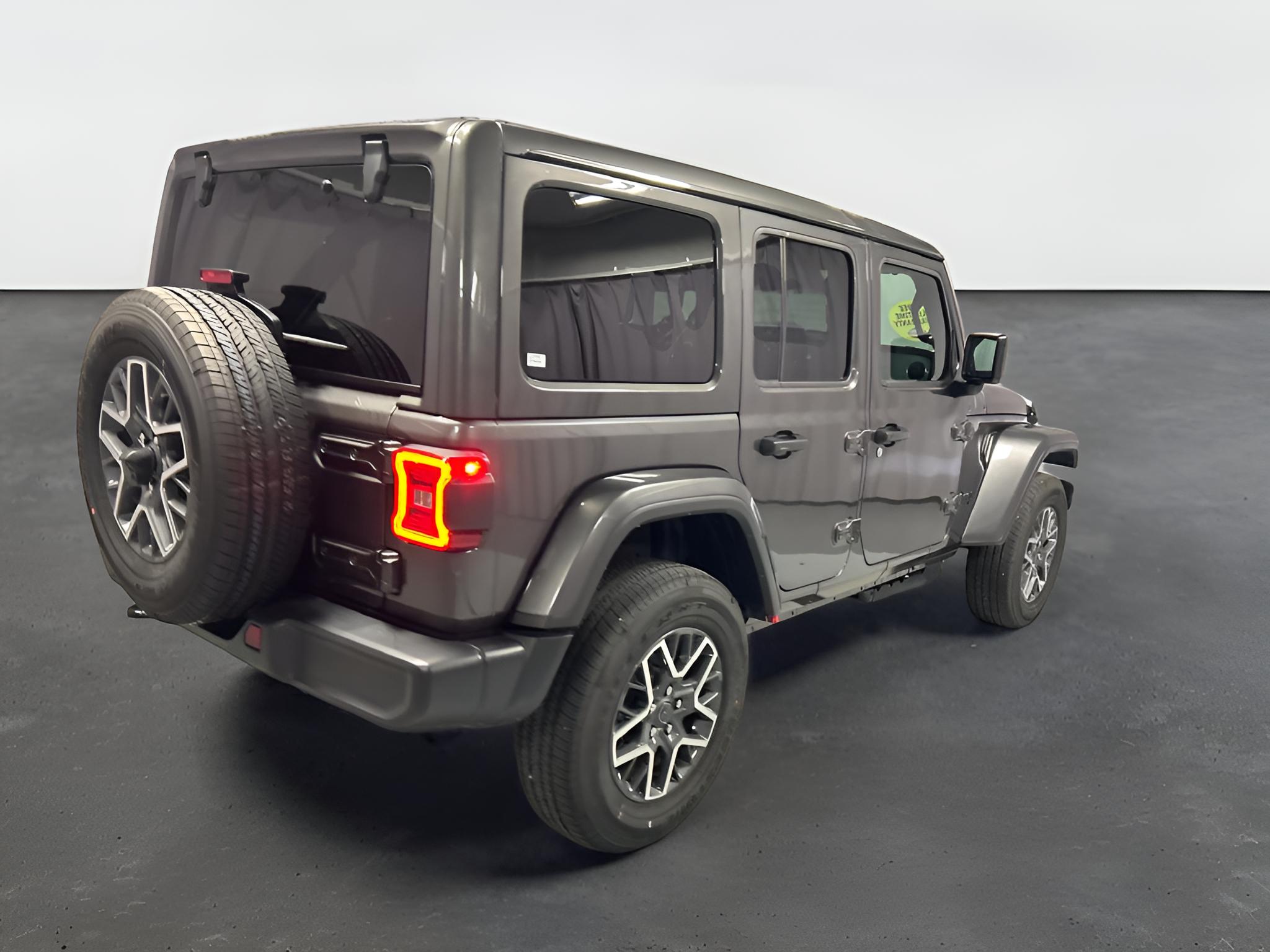 2026 Jeep Wrangler 4-Door Sahara 4x4
