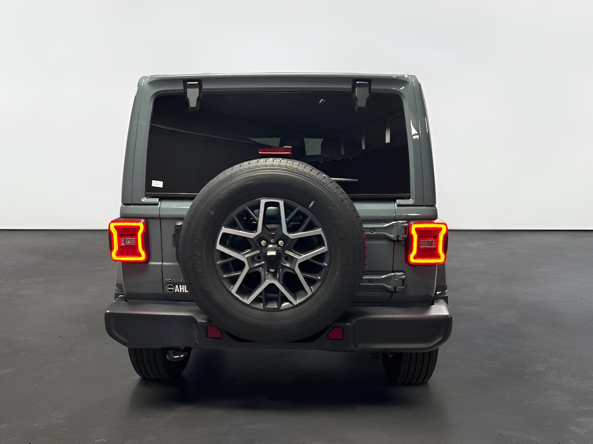 2026 Jeep Wrangler 4-Door Sahara 4x4
