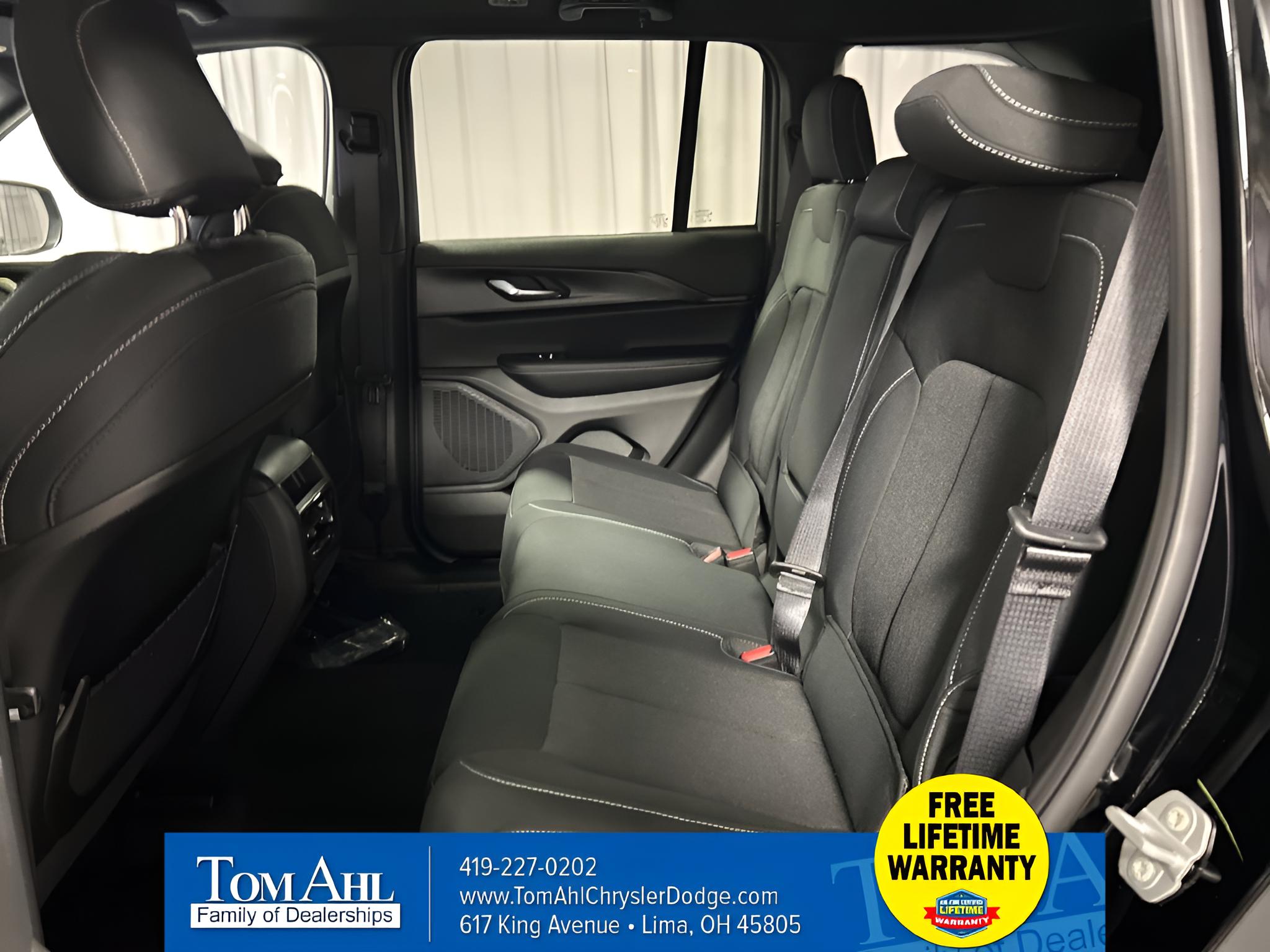 2027 Jeep Grand Cherokee GRAND CHEROKEE LAREDO 4X4