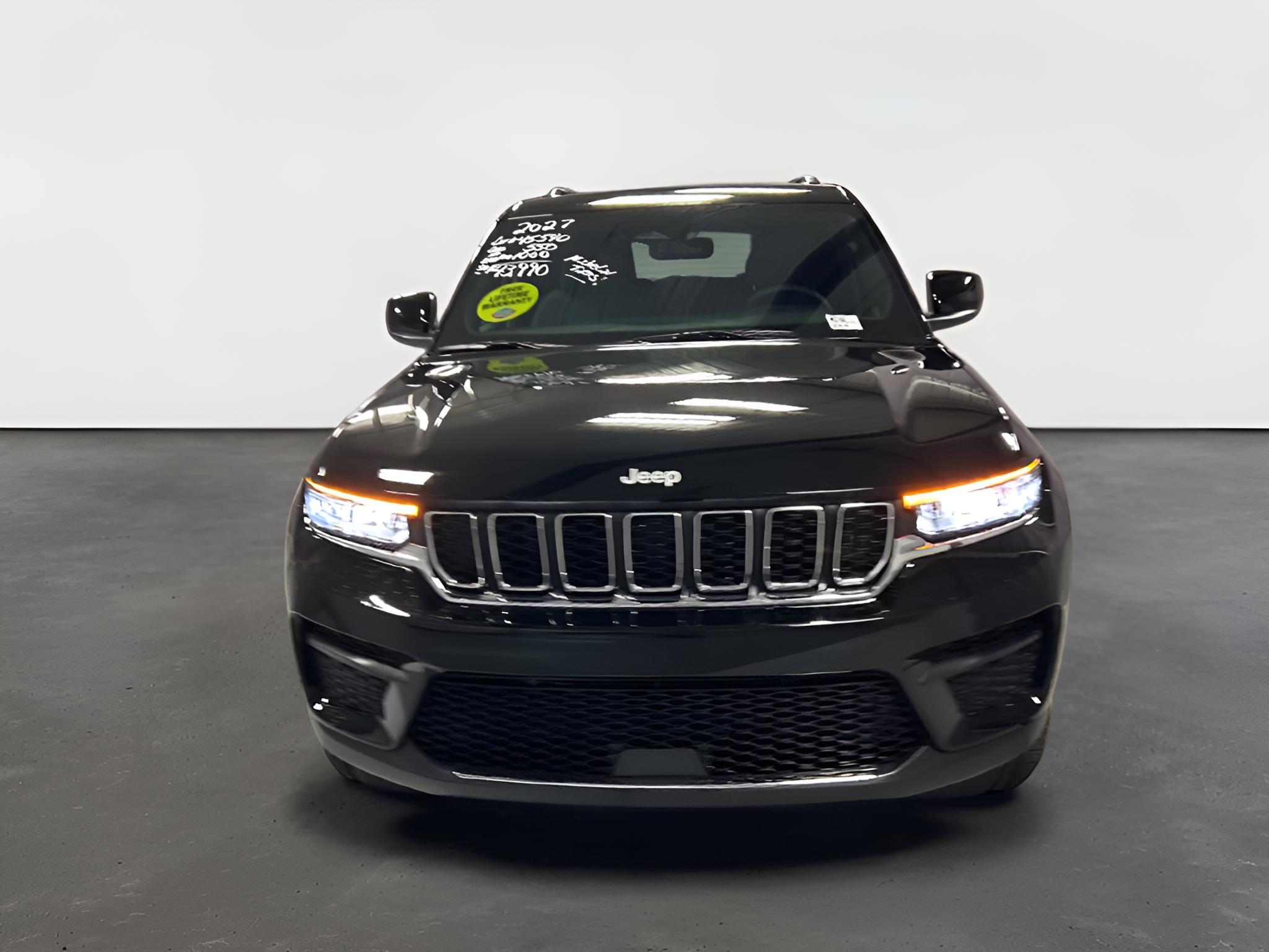 2027 Jeep Grand Cherokee GRAND CHEROKEE LAREDO 4X4