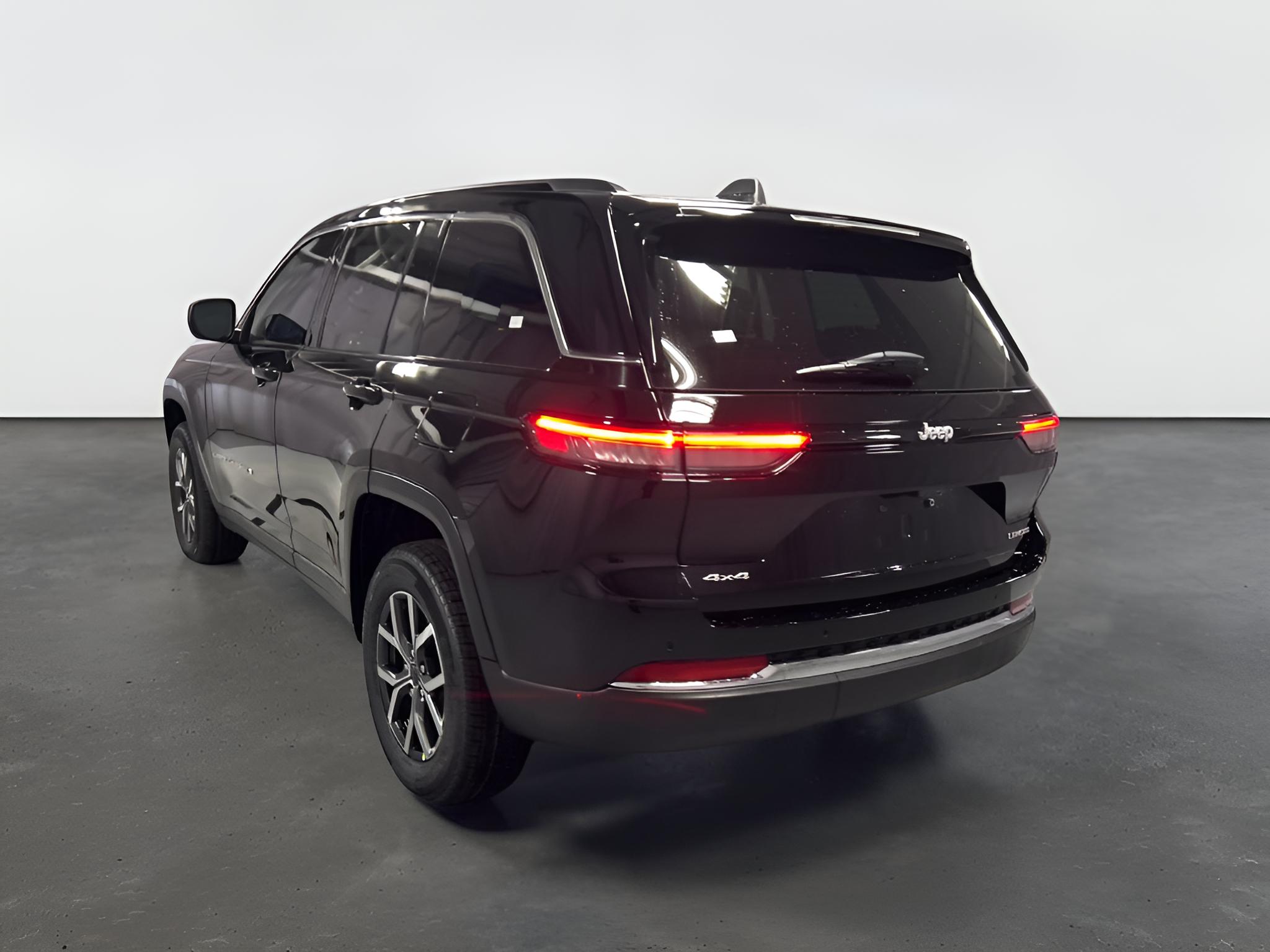 2027 Jeep Grand Cherokee GRAND CHEROKEE LAREDO 4X4