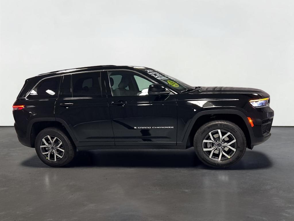 2027 Jeep Grand Cherokee GRAND CHEROKEE LAREDO 4X4