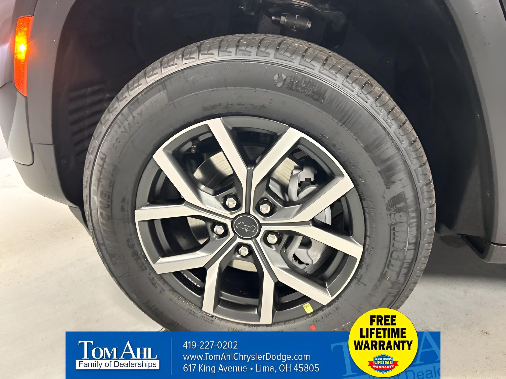 2027 Jeep Grand Cherokee GRAND CHEROKEE LAREDO 4X4