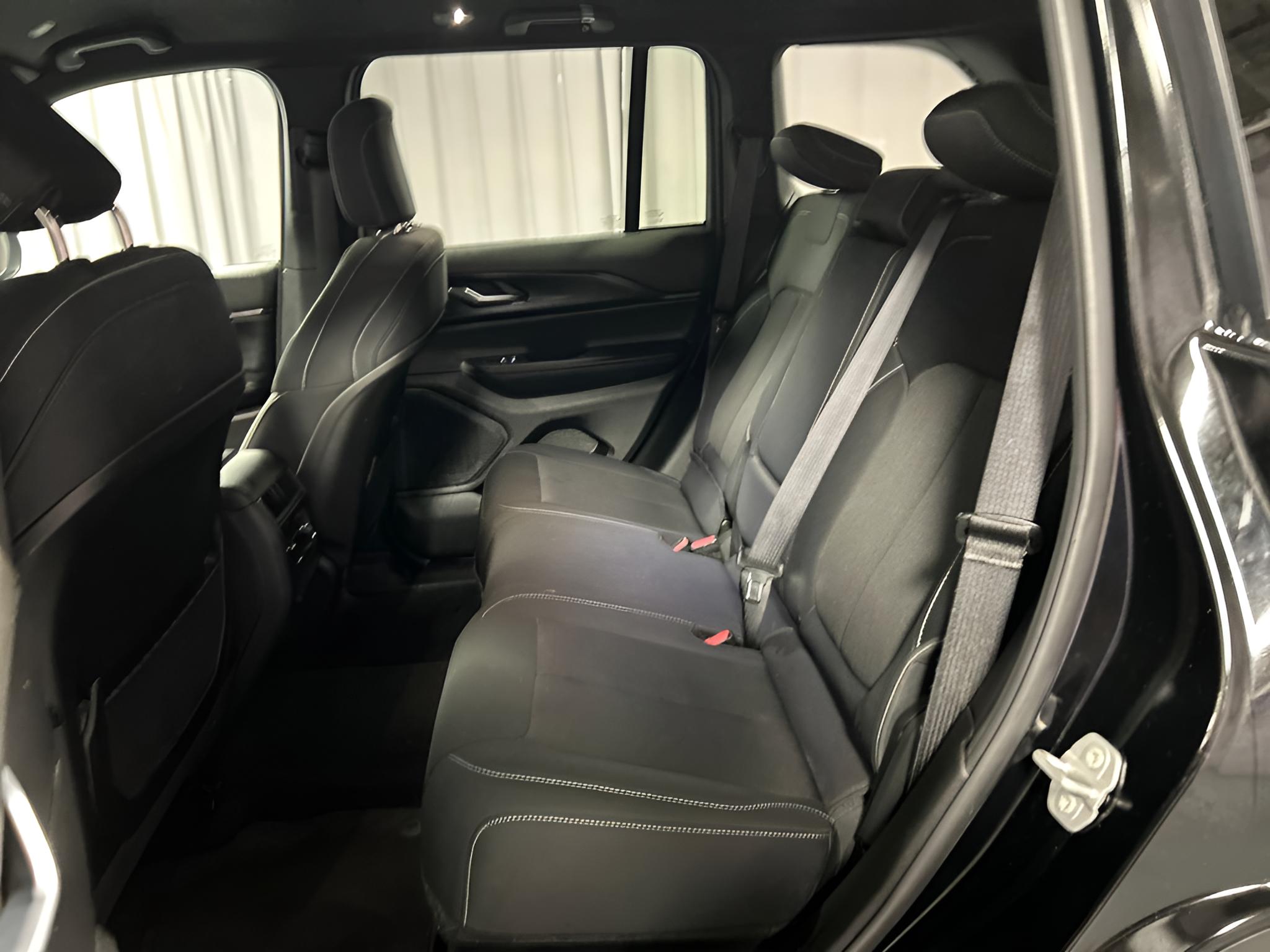 2025 Jeep Grand Cherokee Laredo 4x4