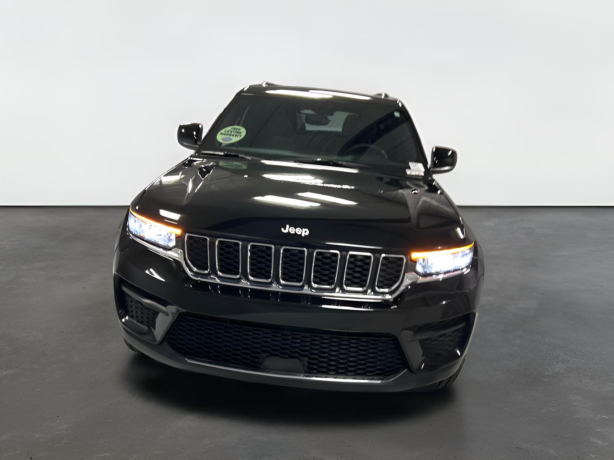 2025 Jeep Grand Cherokee Laredo 4x4