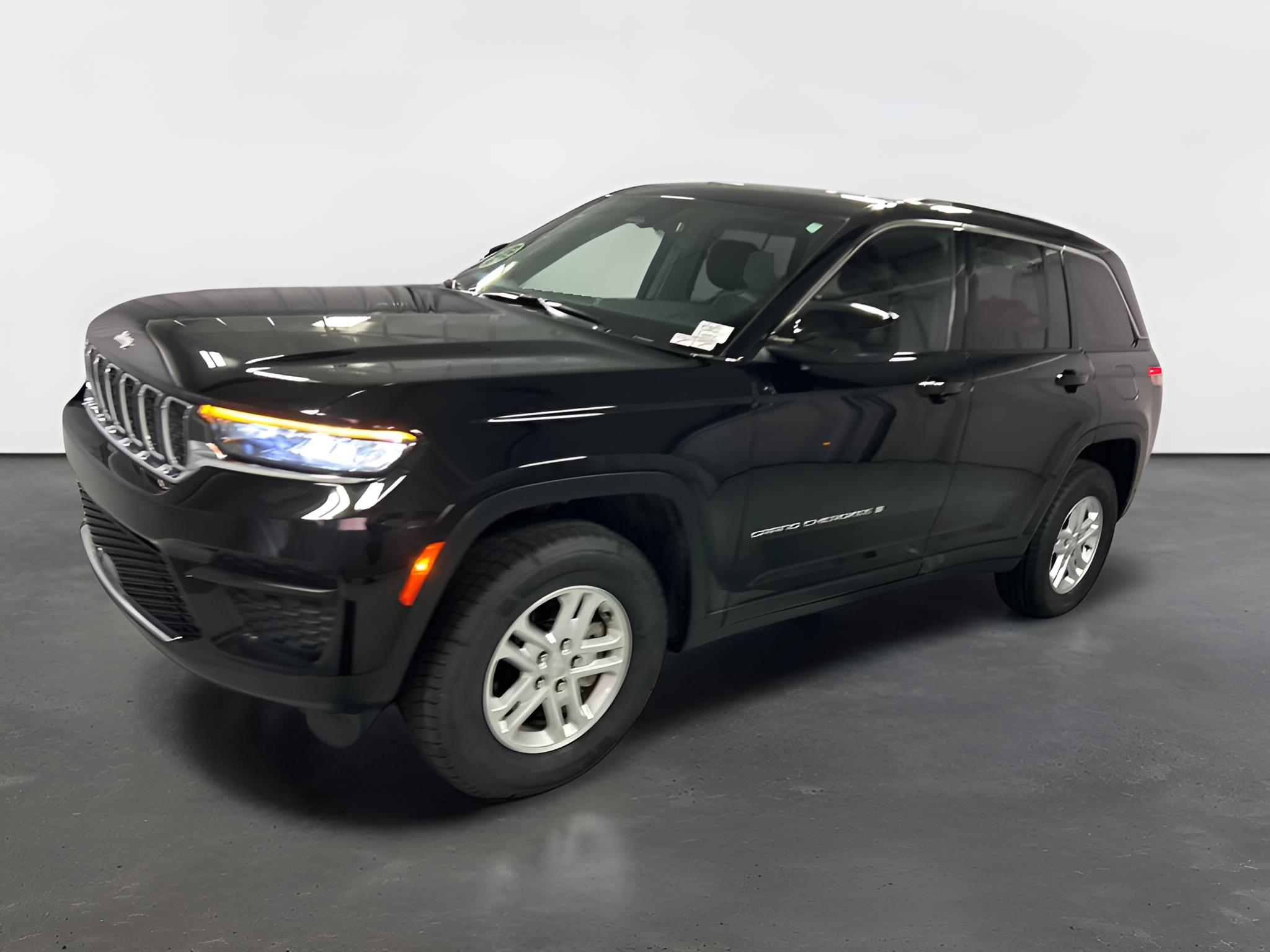 2025 Jeep Grand Cherokee Laredo 4x4