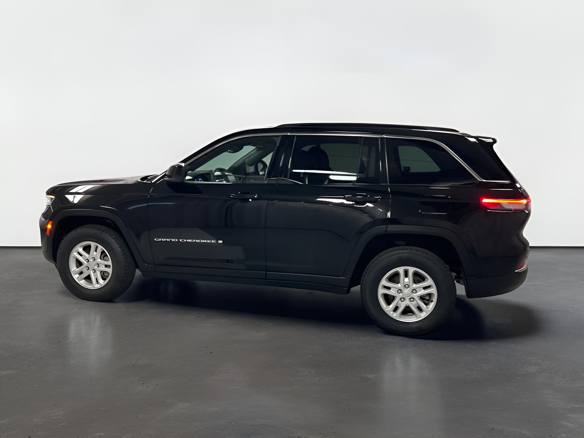 2025 Jeep Grand Cherokee Laredo 4x4