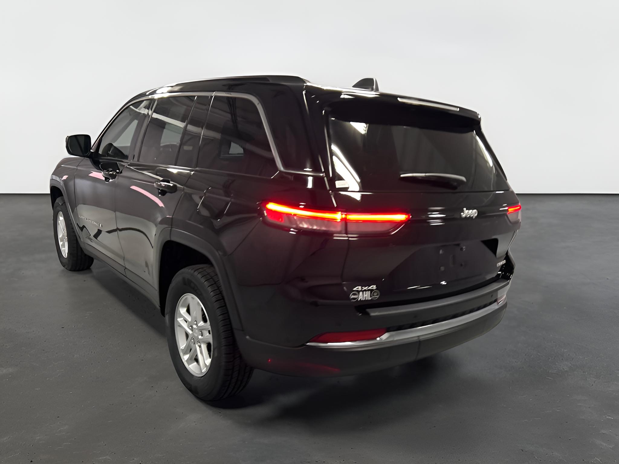 2025 Jeep Grand Cherokee Laredo 4x4