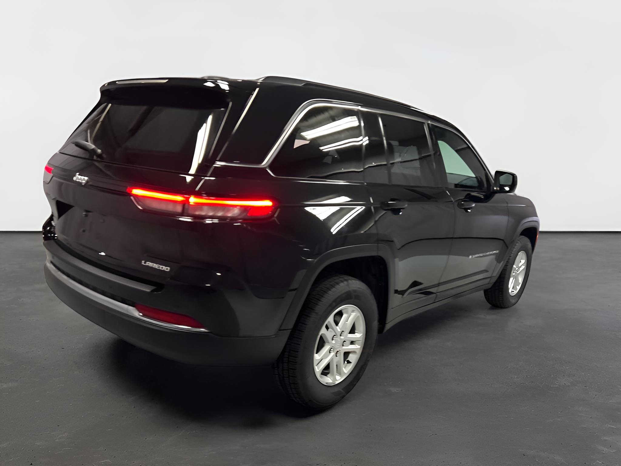 2025 Jeep Grand Cherokee Laredo 4x4