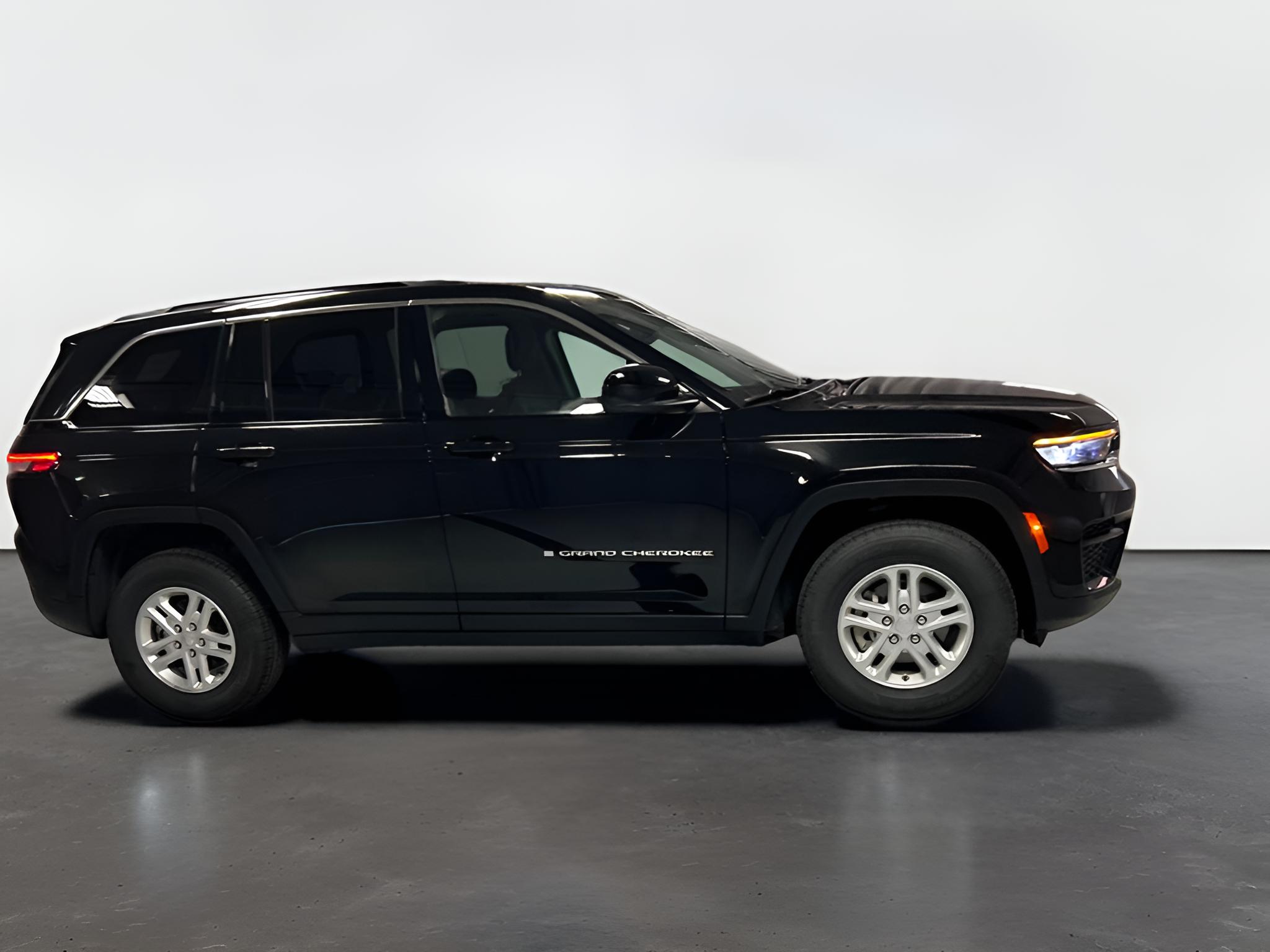 2025 Jeep Grand Cherokee Laredo 4x4