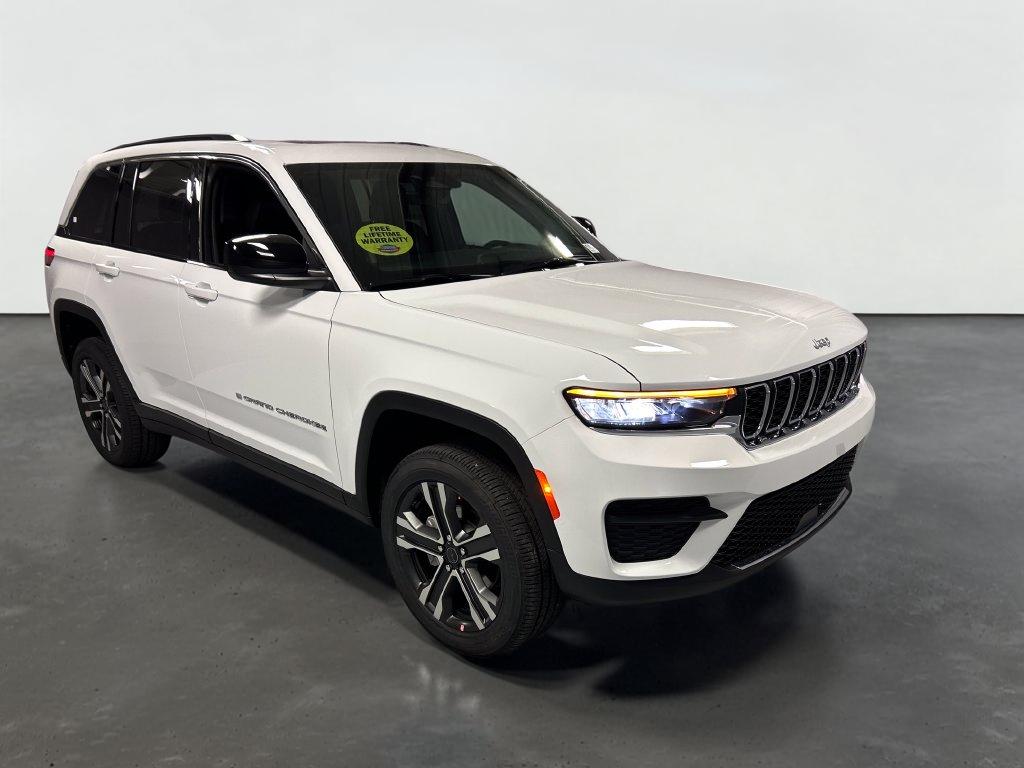 2027 Jeep Grand Cherokee GRAND CHEROKEE LAREDO X 4X4