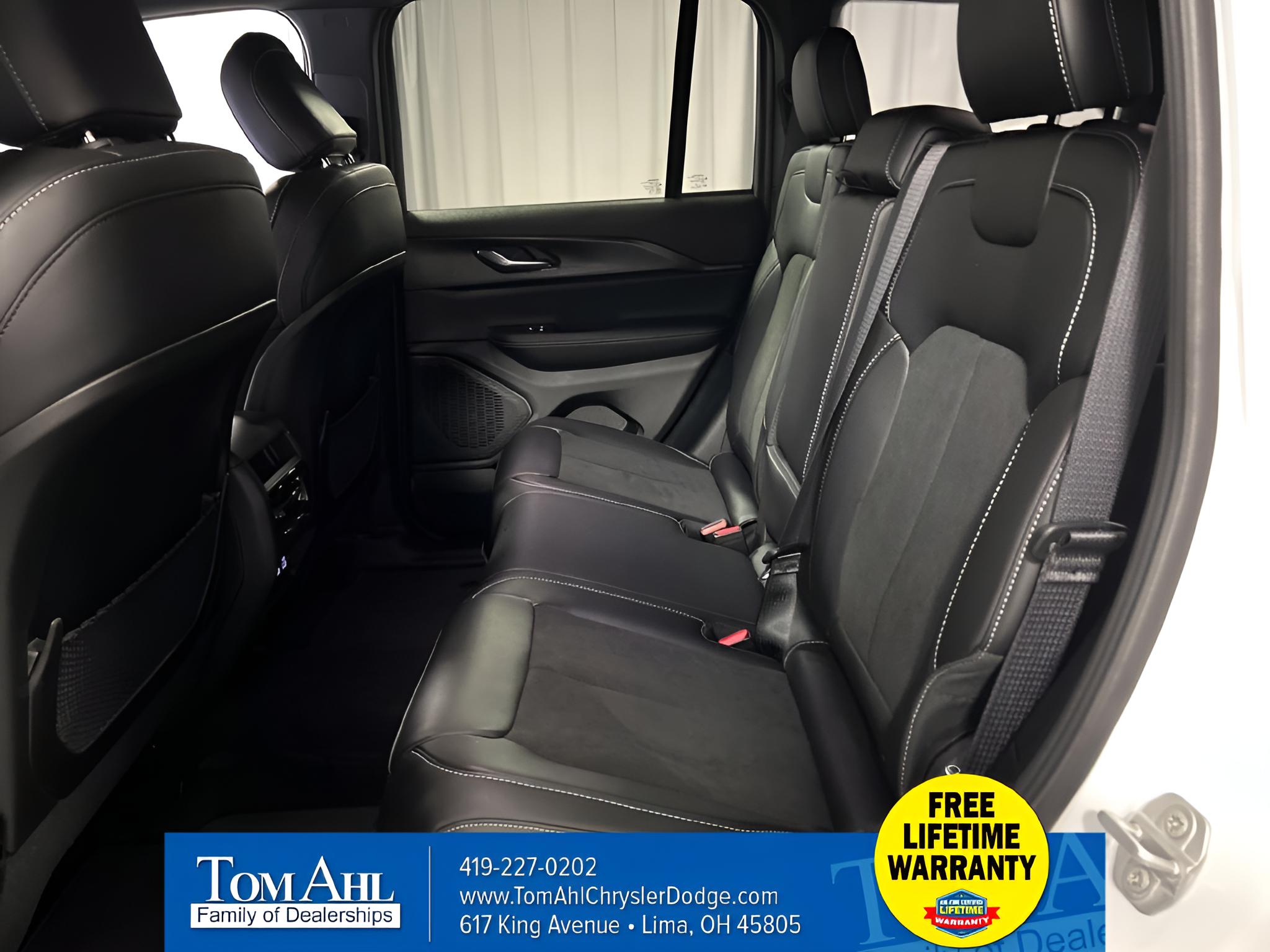 2027 Jeep Grand Cherokee GRAND CHEROKEE LAREDO X 4X4
