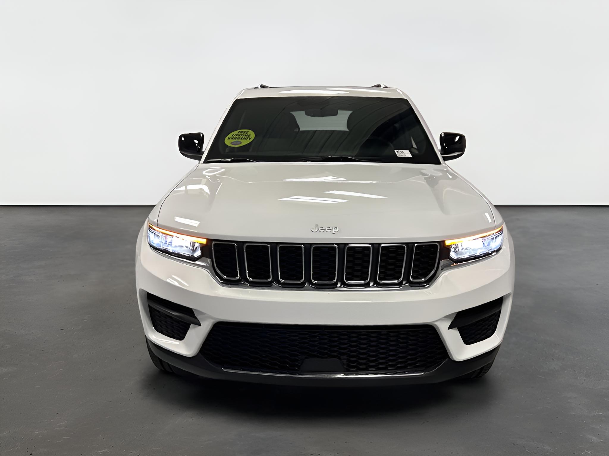 2027 Jeep Grand Cherokee GRAND CHEROKEE LAREDO X 4X4