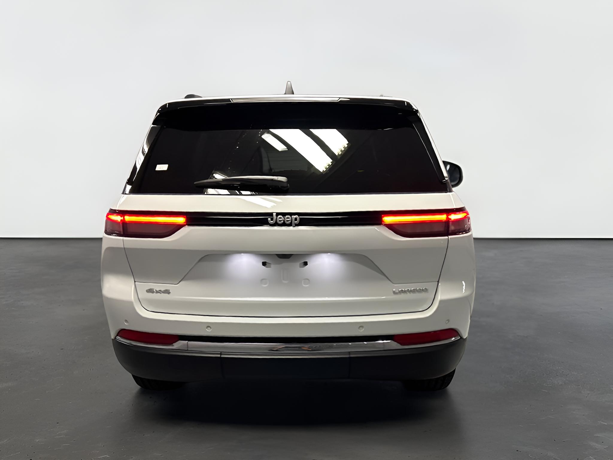 2027 Jeep Grand Cherokee GRAND CHEROKEE LAREDO X 4X4
