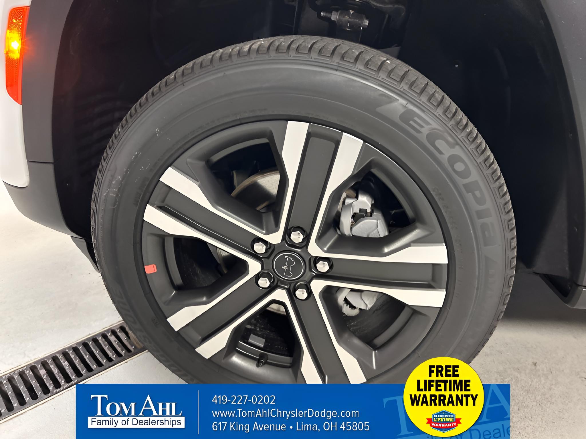 2027 Jeep Grand Cherokee GRAND CHEROKEE LAREDO X 4X4