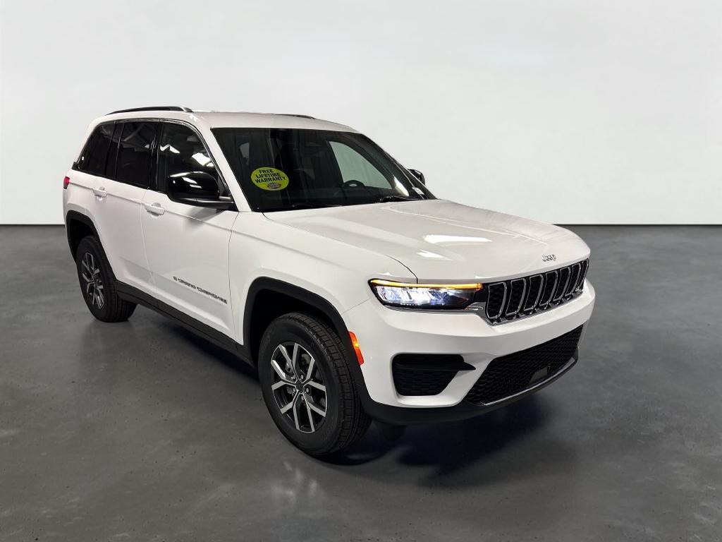 2027 Jeep Grand Cherokee GRAND CHEROKEE LAREDO 4X4