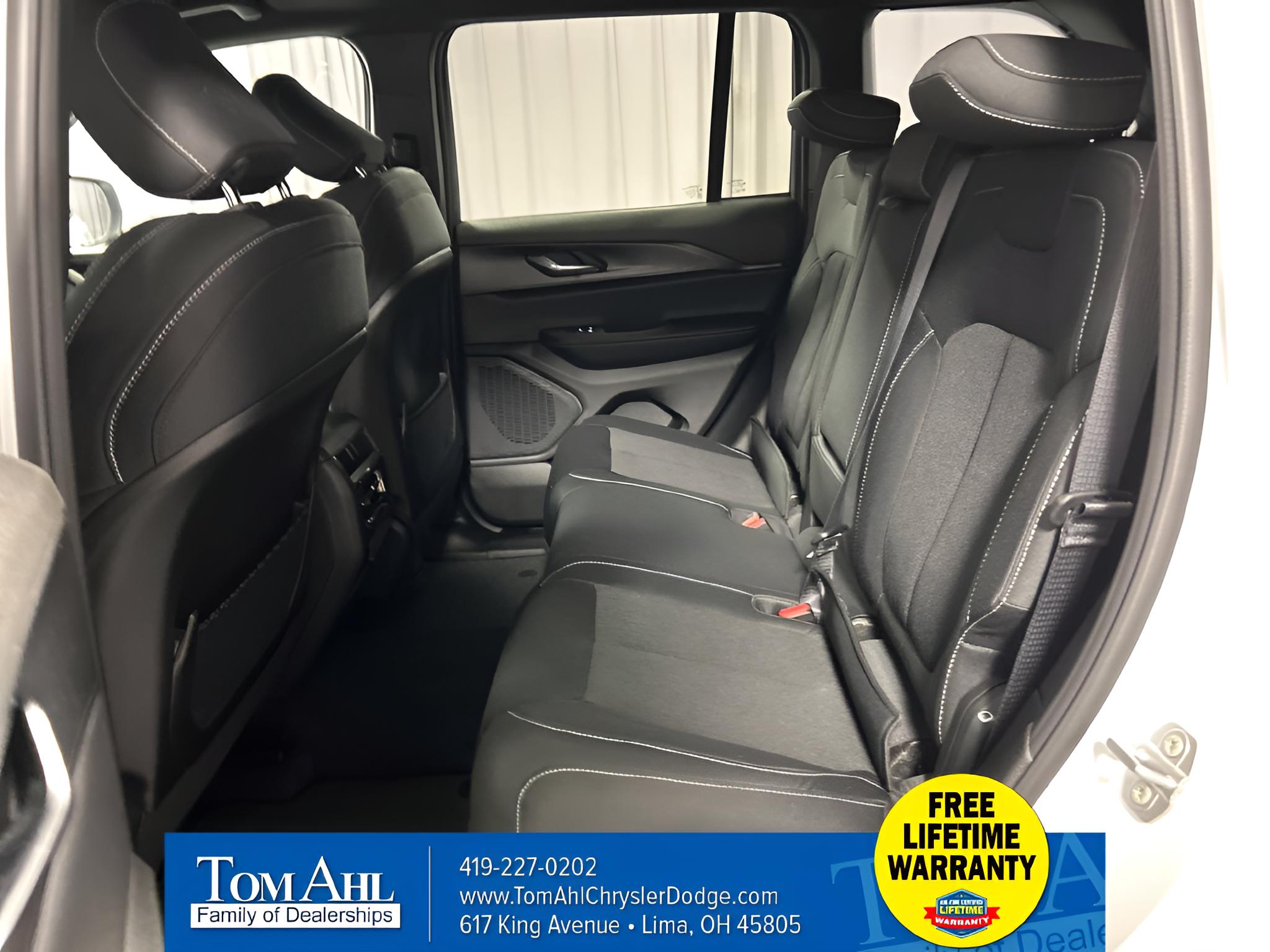 2027 Jeep Grand Cherokee GRAND CHEROKEE LAREDO 4X4