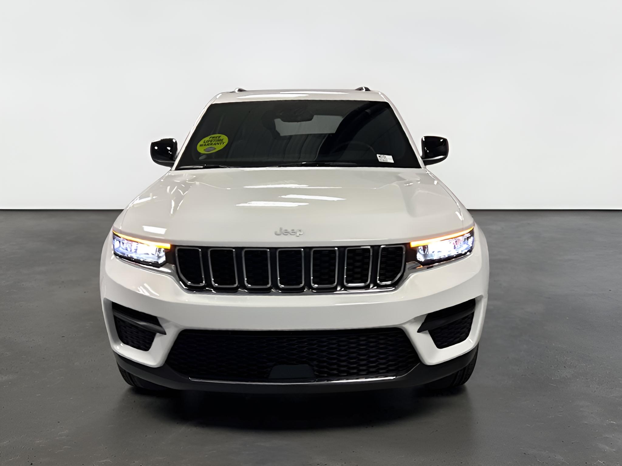 2027 Jeep Grand Cherokee GRAND CHEROKEE LAREDO 4X4