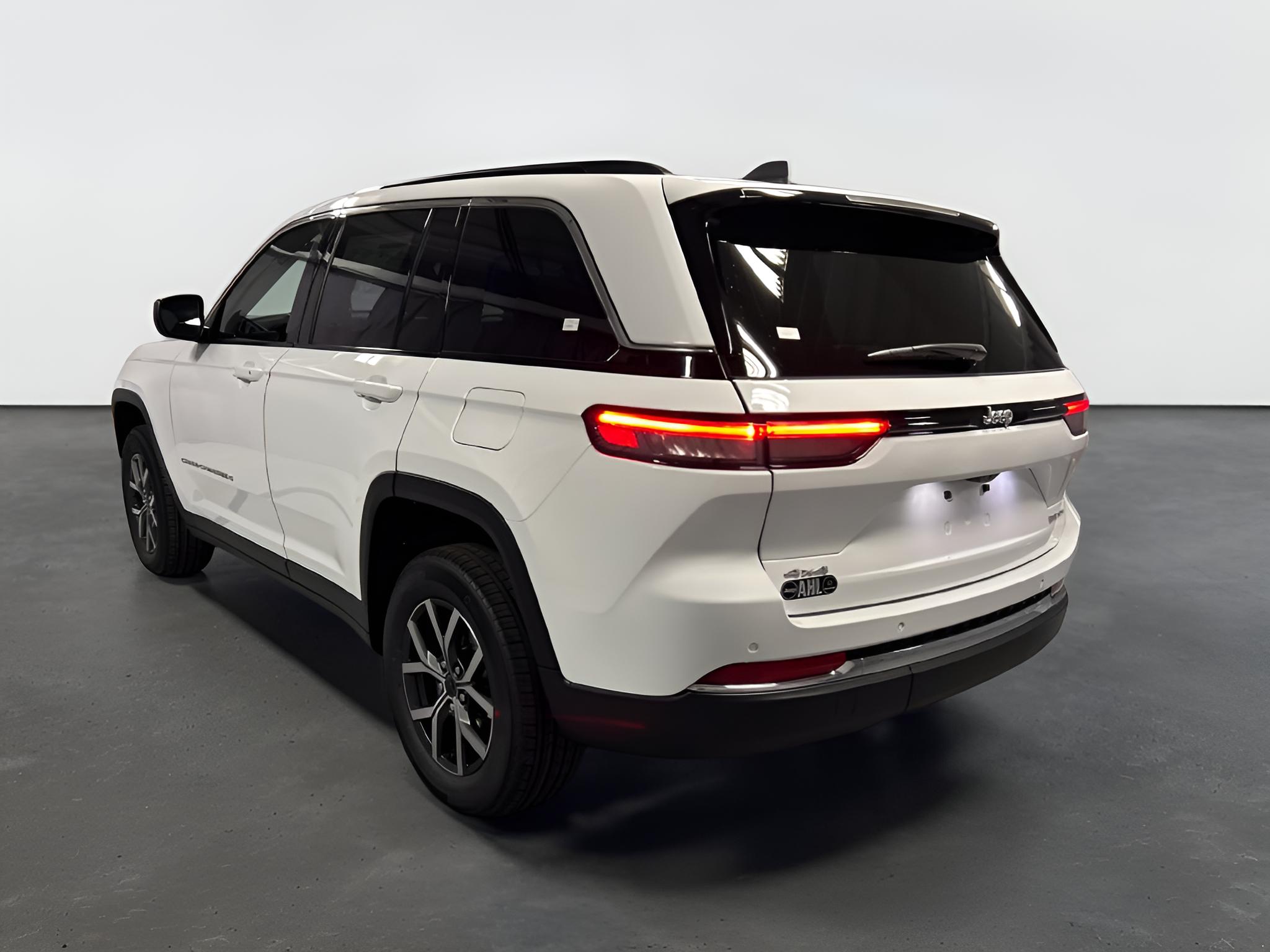 2027 Jeep Grand Cherokee GRAND CHEROKEE LAREDO 4X4