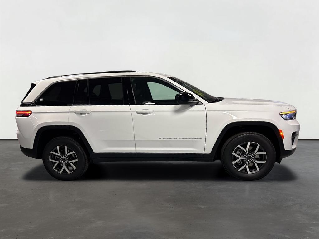 2027 Jeep Grand Cherokee GRAND CHEROKEE LAREDO 4X4