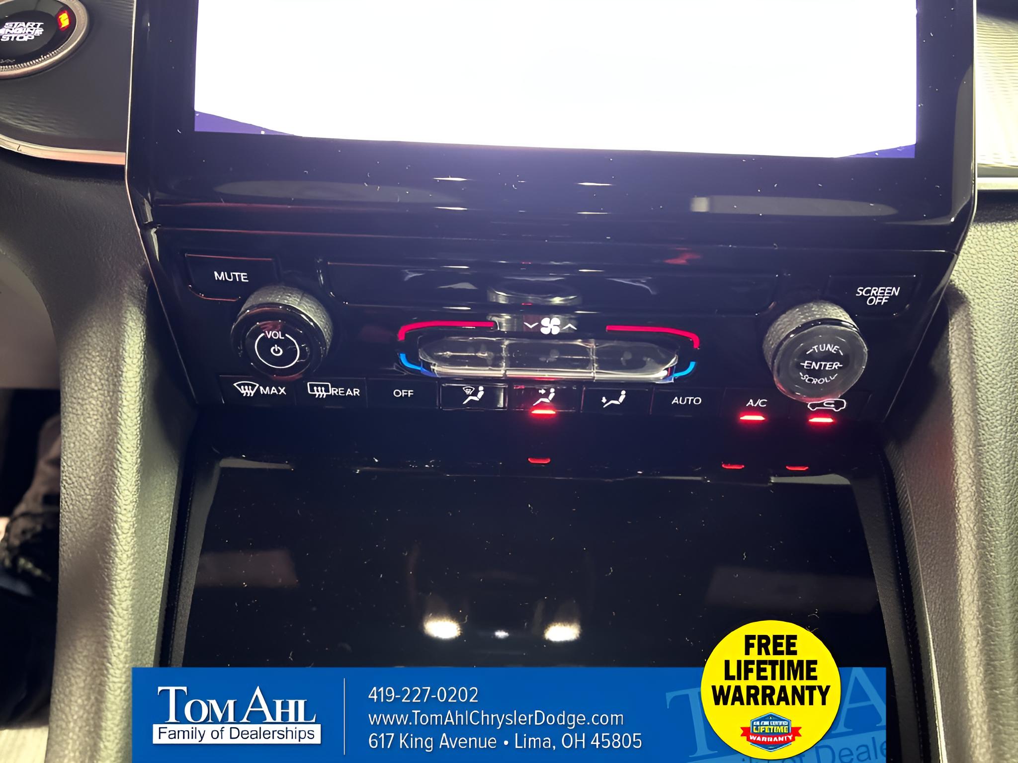 2027 Jeep Grand Cherokee GRAND CHEROKEE LAREDO 4X4
