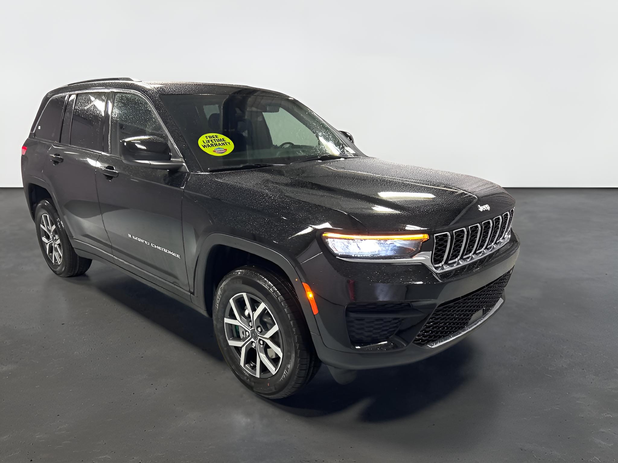 2027 Jeep Grand Cherokee GRAND CHEROKEE LAREDO 4X4