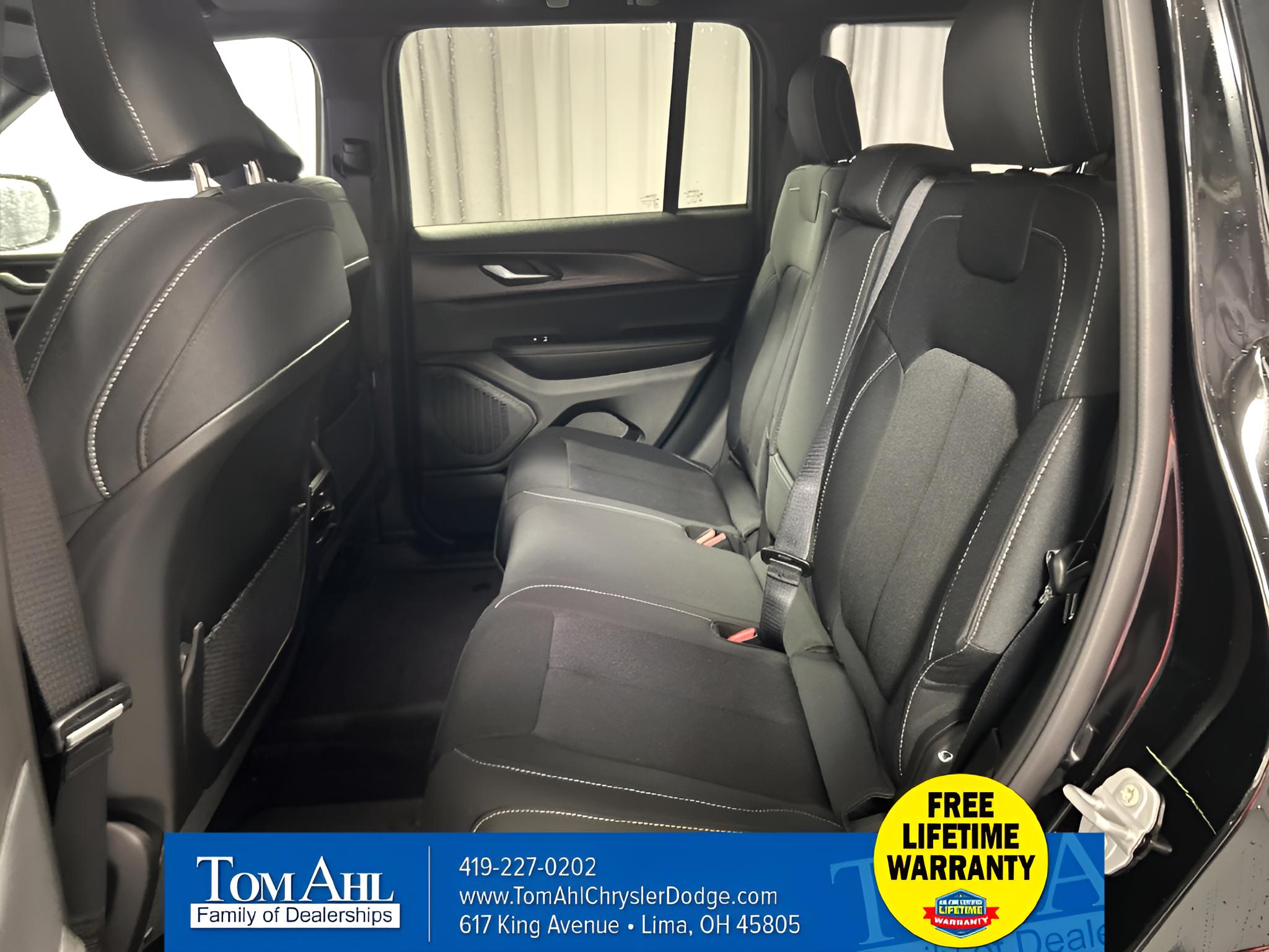 2027 Jeep Grand Cherokee GRAND CHEROKEE LAREDO 4X4