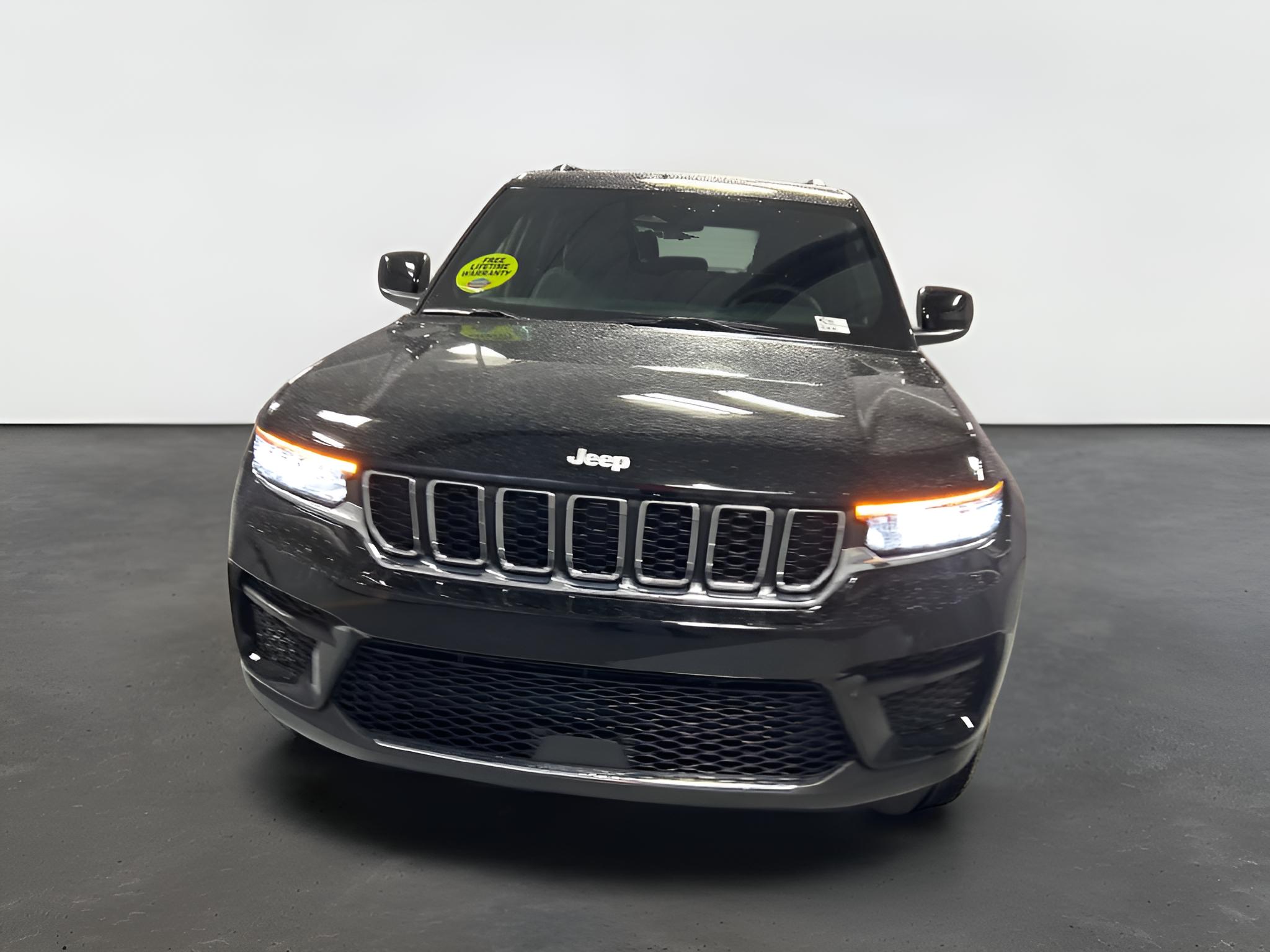 2027 Jeep Grand Cherokee GRAND CHEROKEE LAREDO 4X4
