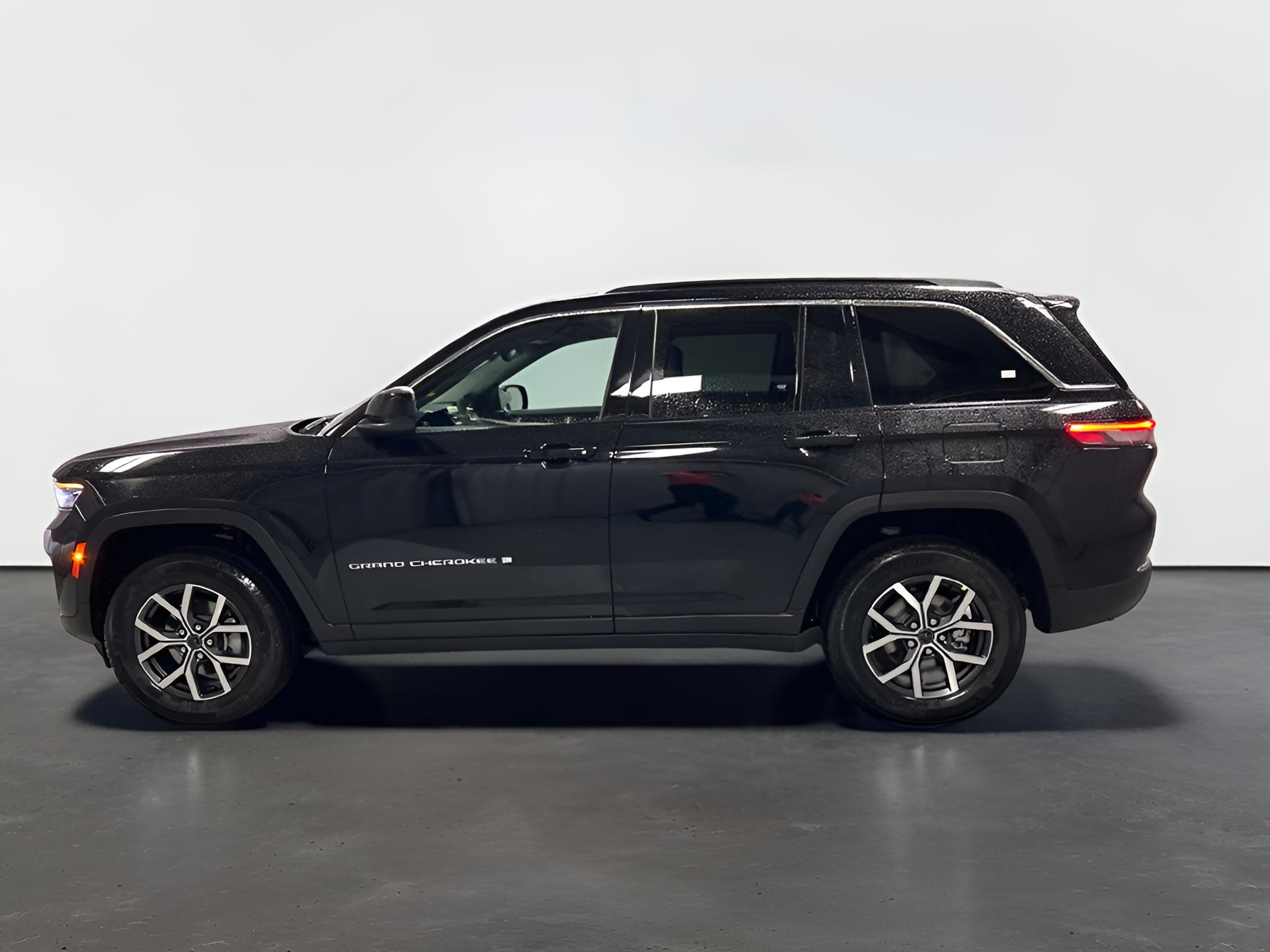 2027 Jeep Grand Cherokee GRAND CHEROKEE LAREDO 4X4