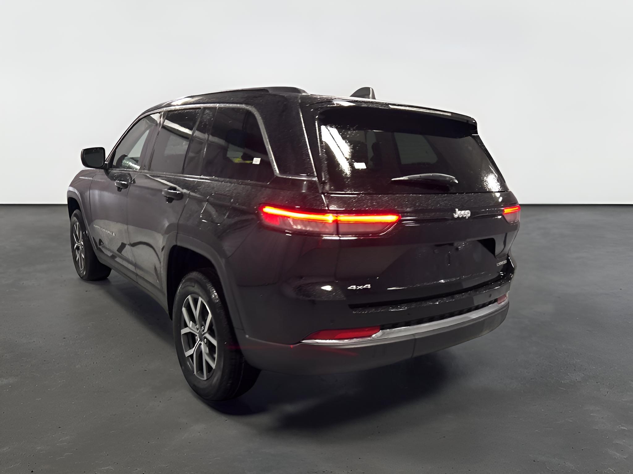 2027 Jeep Grand Cherokee GRAND CHEROKEE LAREDO 4X4