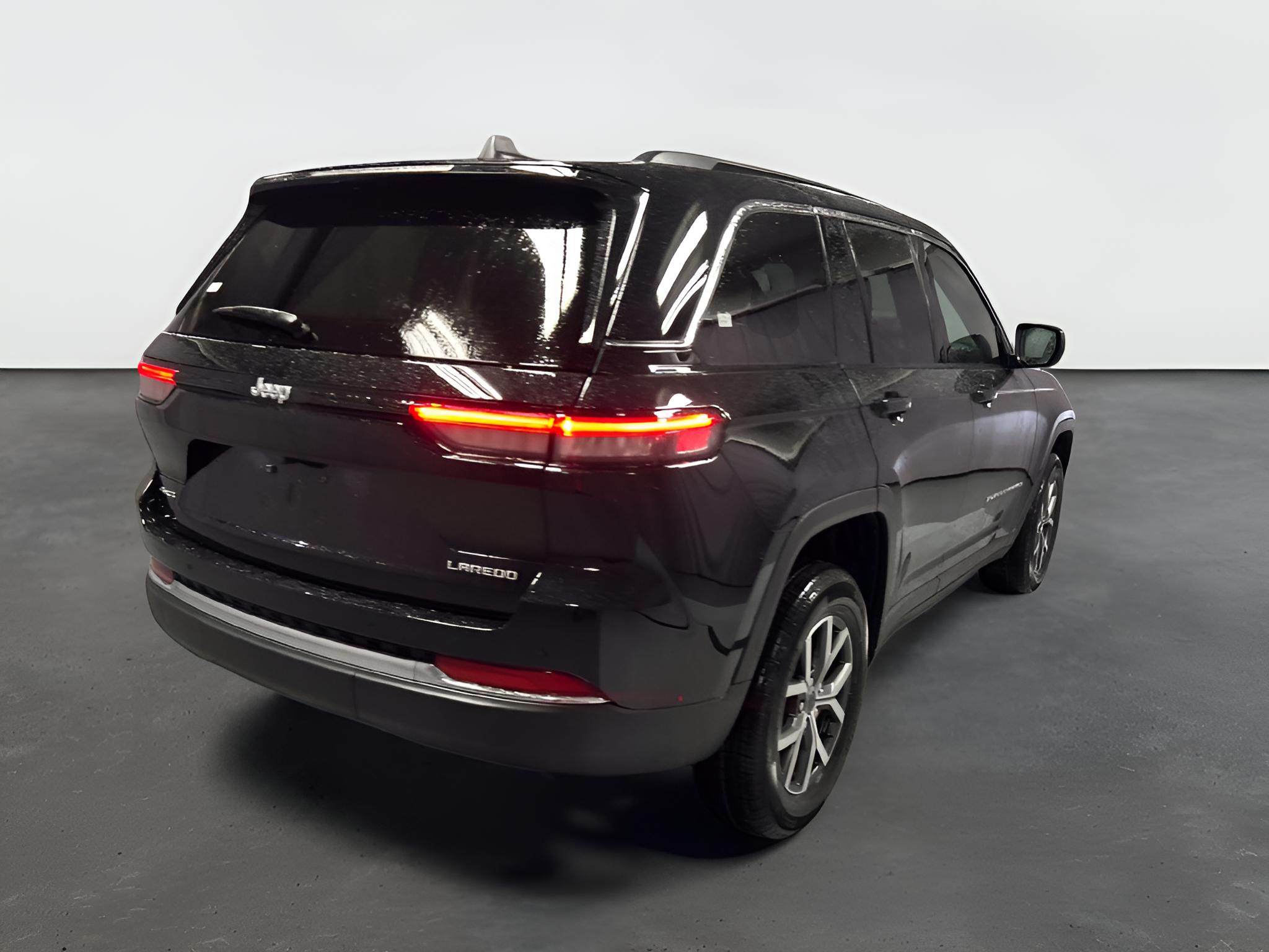2027 Jeep Grand Cherokee GRAND CHEROKEE LAREDO 4X4