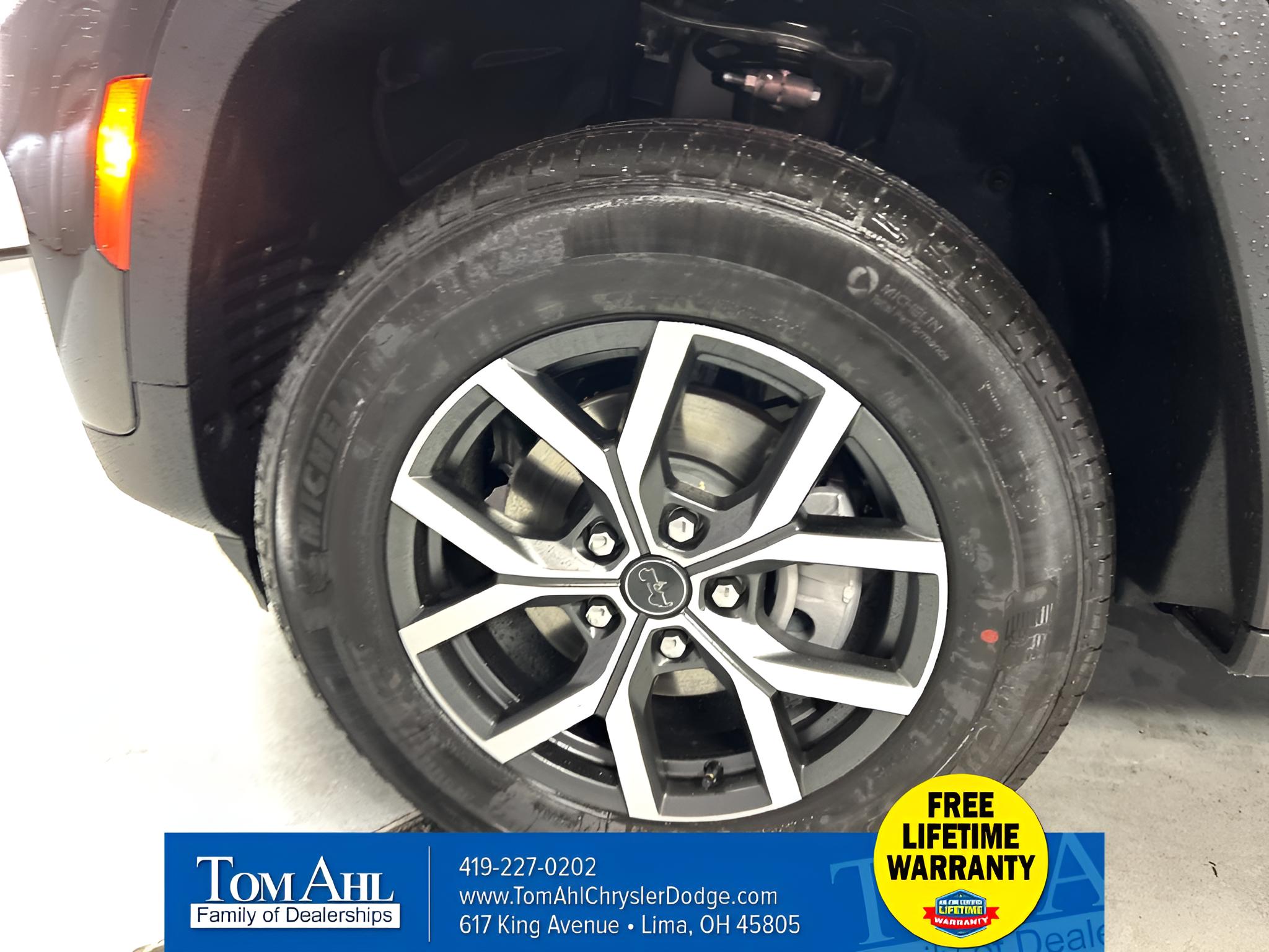 2027 Jeep Grand Cherokee GRAND CHEROKEE LAREDO 4X4