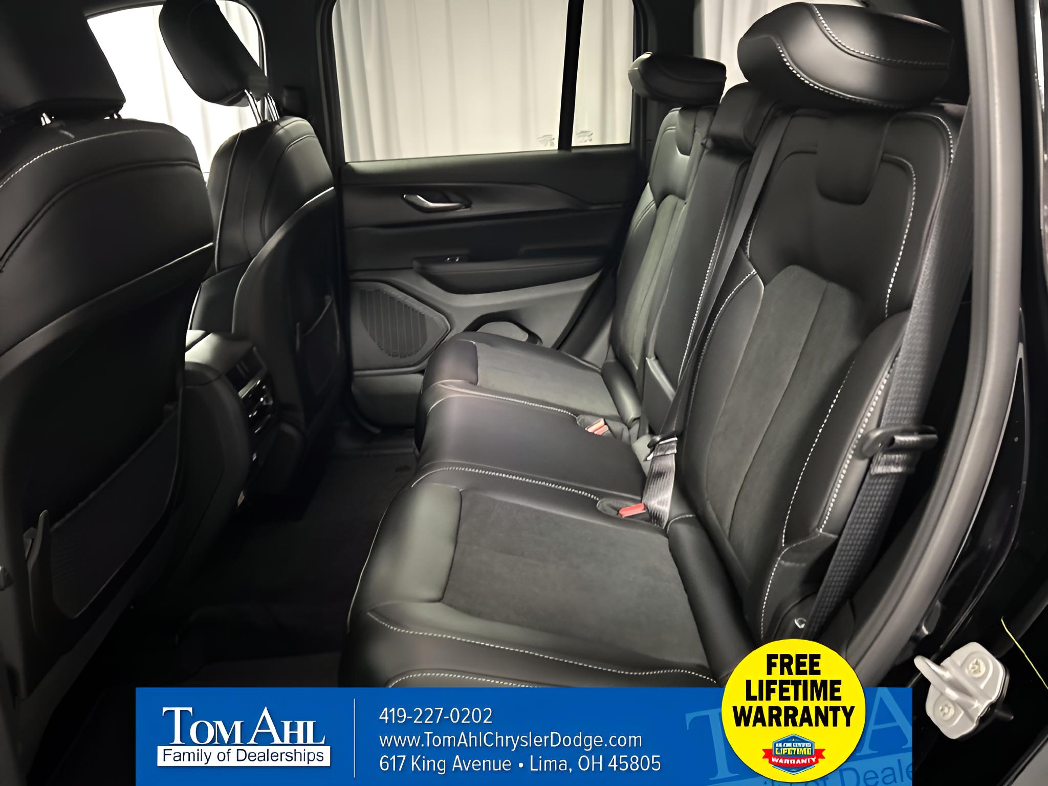 2027 Jeep Grand Cherokee GRAND CHEROKEE LAREDO X 4X4
