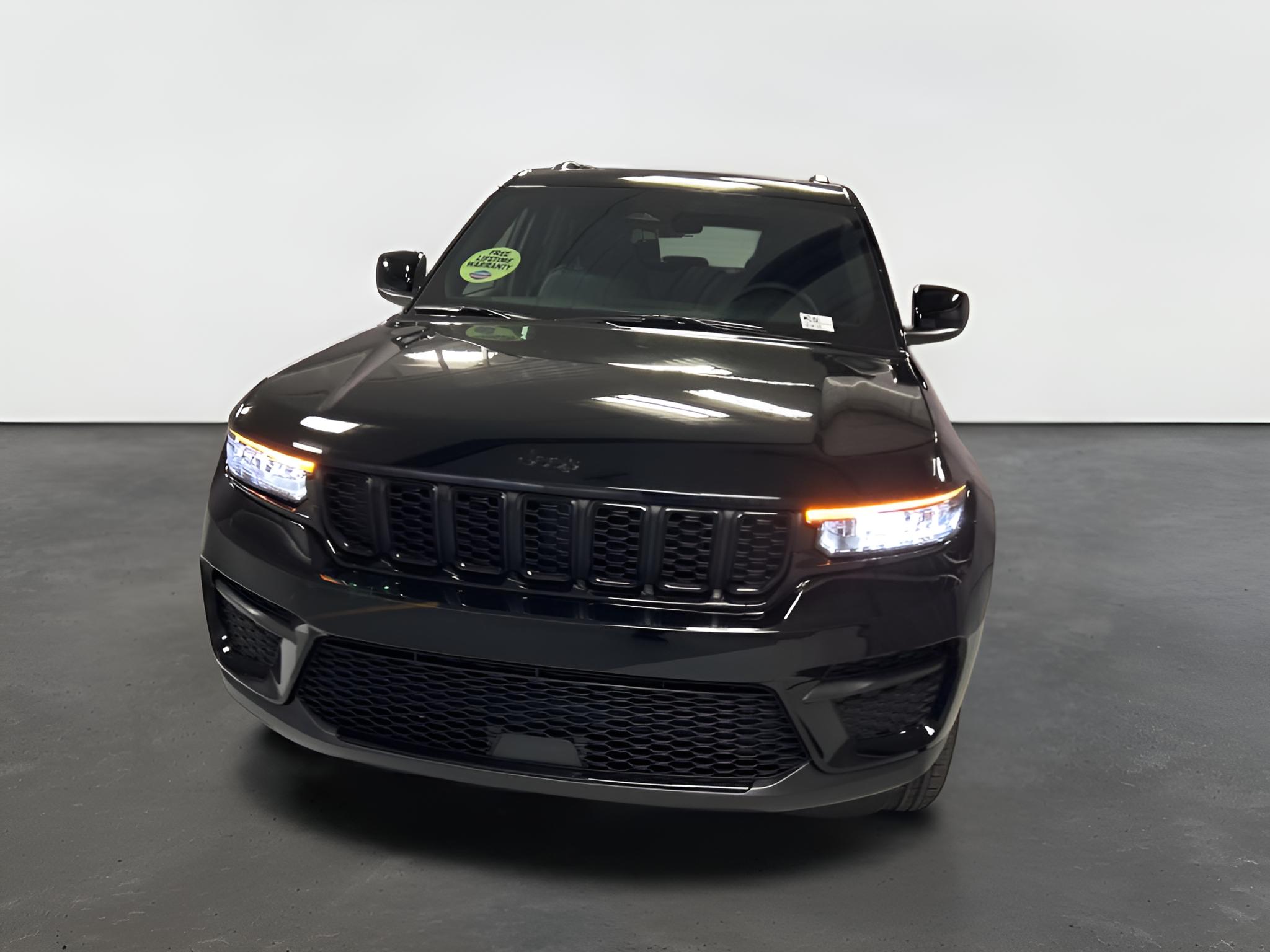 2027 Jeep Grand Cherokee GRAND CHEROKEE LAREDO X 4X4