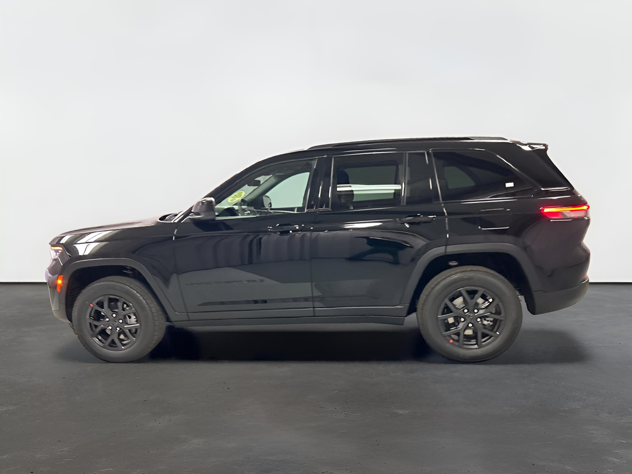 2027 Jeep Grand Cherokee GRAND CHEROKEE LAREDO X 4X4