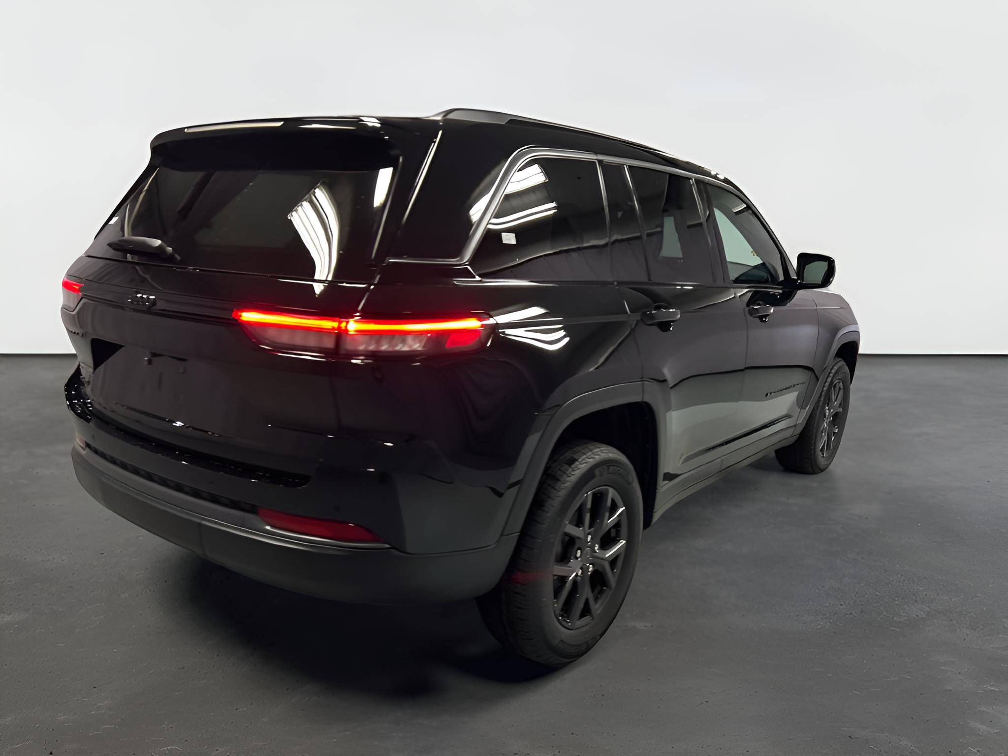 2027 Jeep Grand Cherokee GRAND CHEROKEE LAREDO ALTITUDE 4X4