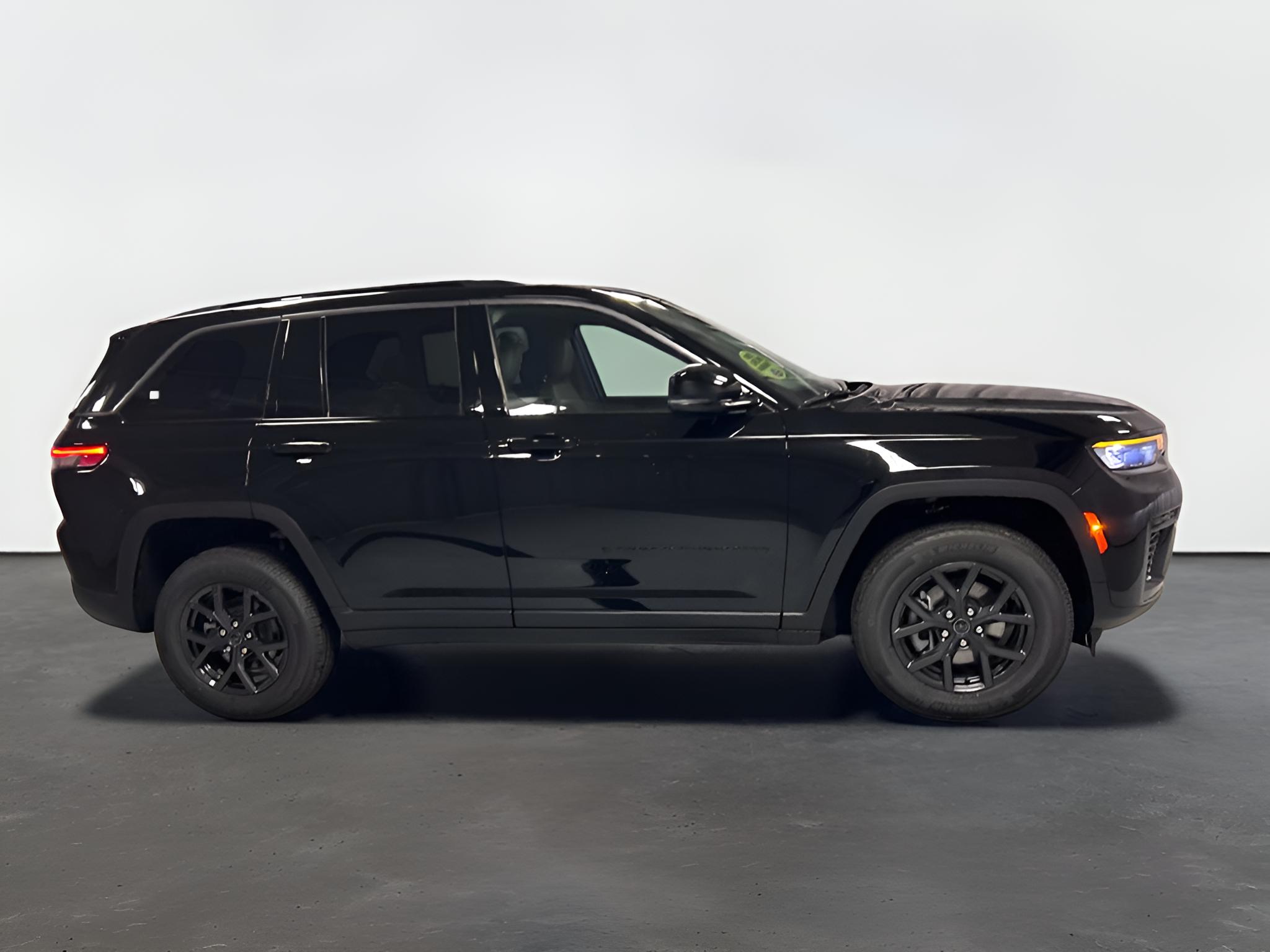 2027 Jeep Grand Cherokee GRAND CHEROKEE LAREDO ALTITUDE 4X4