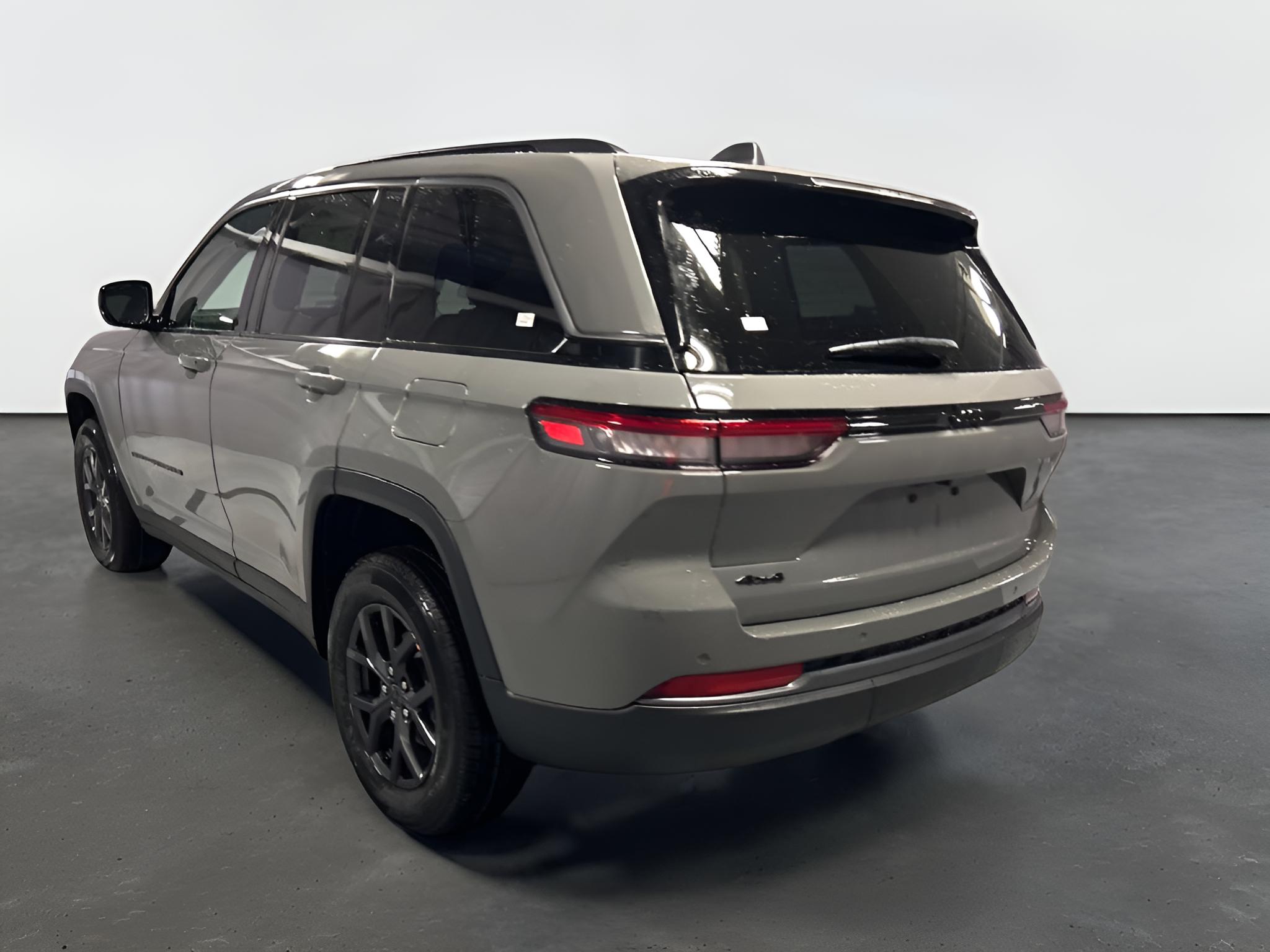 2027 Jeep Grand Cherokee GRAND CHEROKEE LAREDO ALTITUDE 4X4