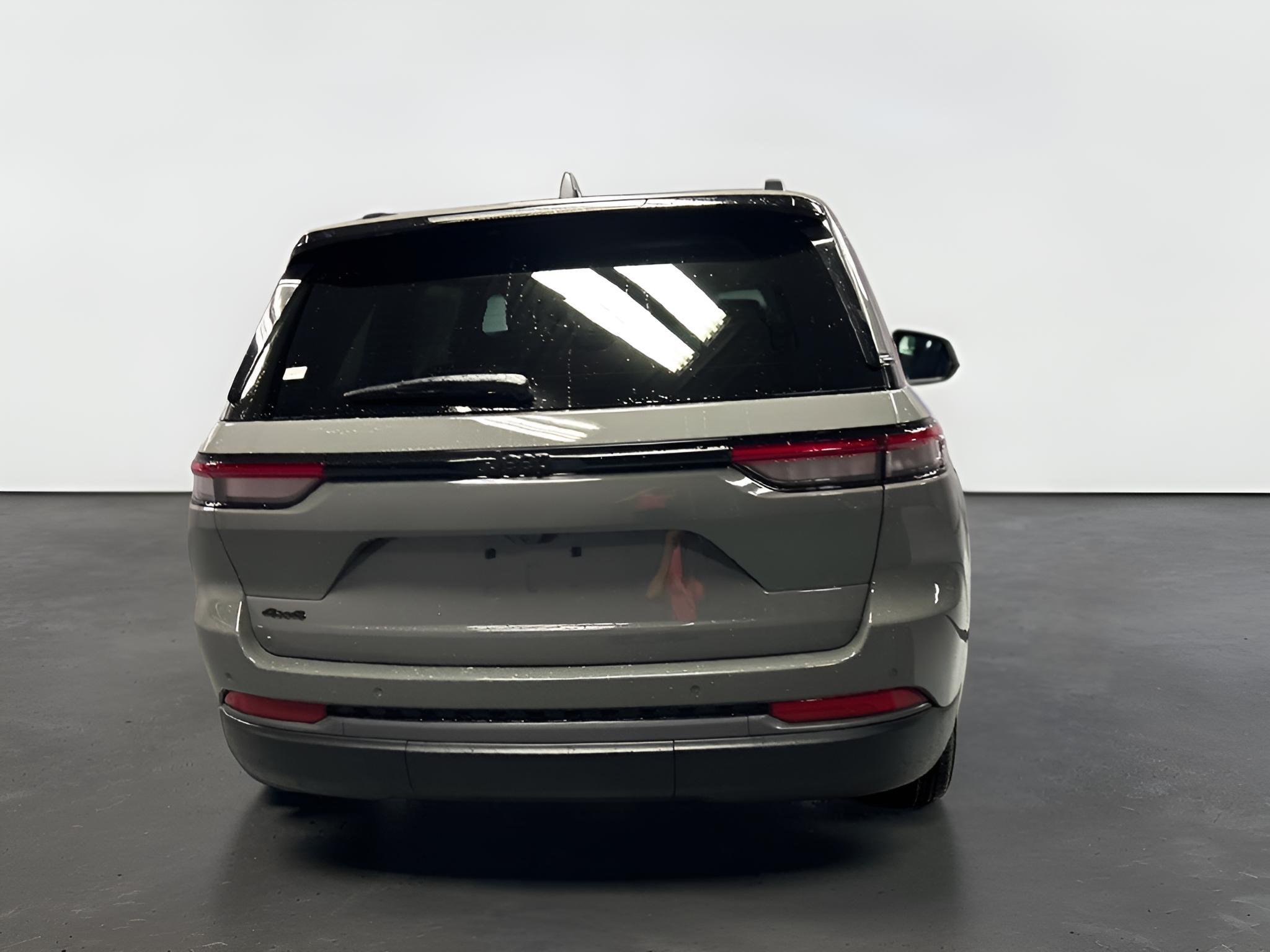 2027 Jeep Grand Cherokee GRAND CHEROKEE LAREDO ALTITUDE 4X4