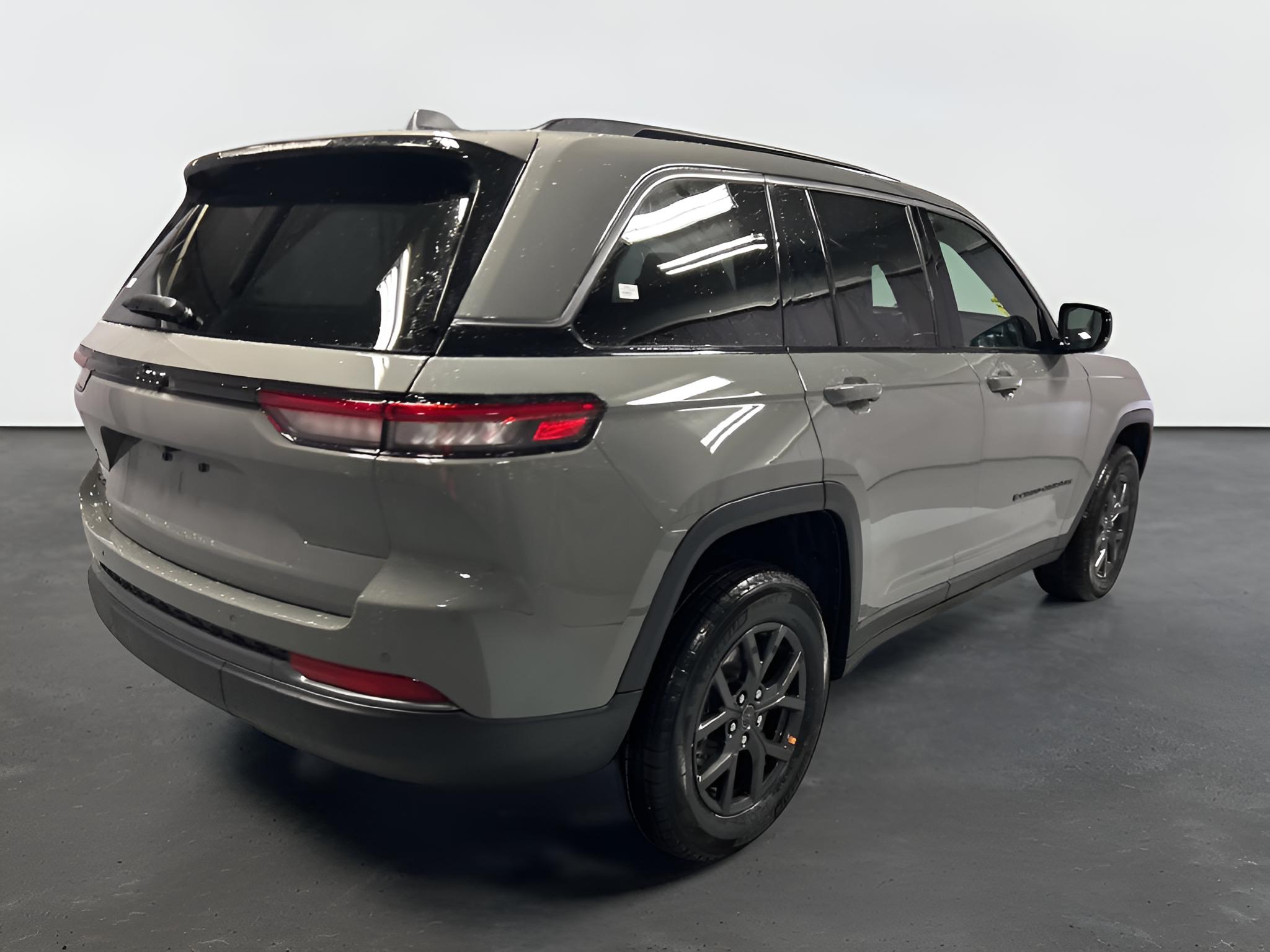 2027 Jeep Grand Cherokee GRAND CHEROKEE LAREDO ALTITUDE 4X4
