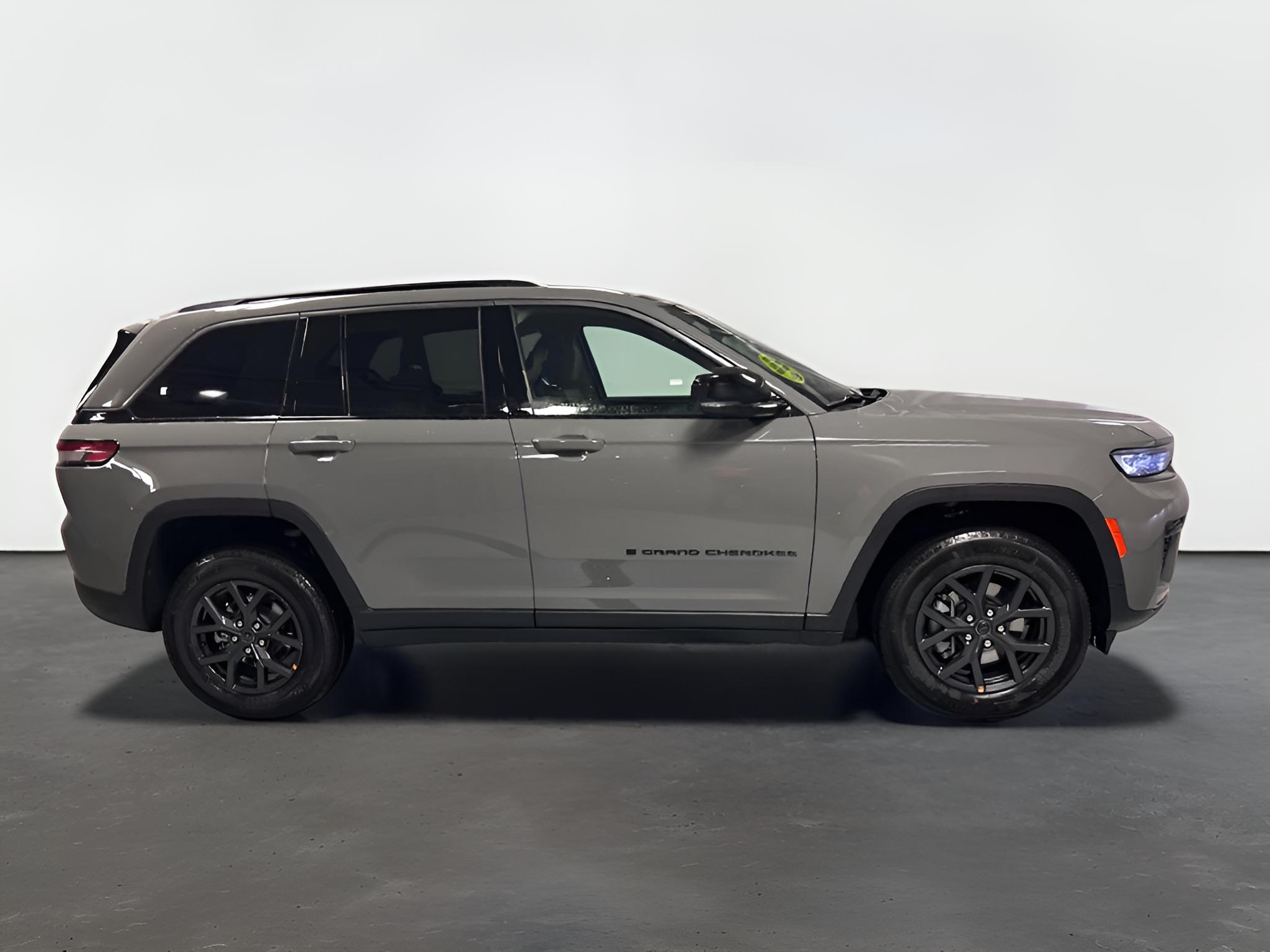 2027 Jeep Grand Cherokee GRAND CHEROKEE LAREDO ALTITUDE 4X4