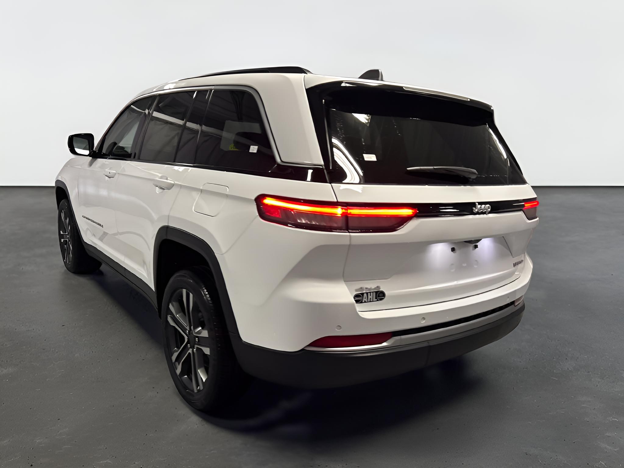 2027 Jeep Grand Cherokee GRAND CHEROKEE LIMITED 4X4