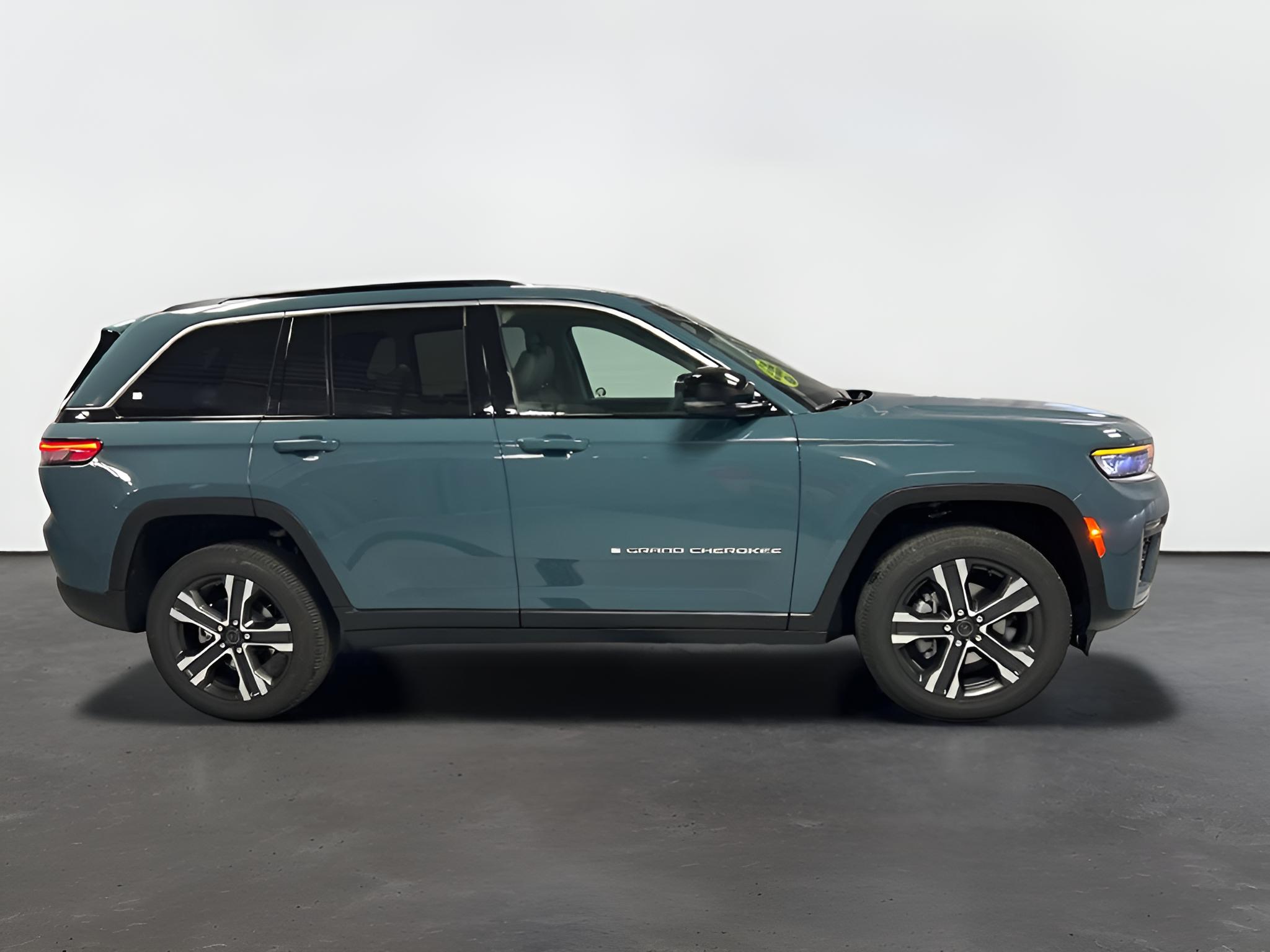 2027 Jeep Grand Cherokee GRAND CHEROKEE LIMITED 4X4