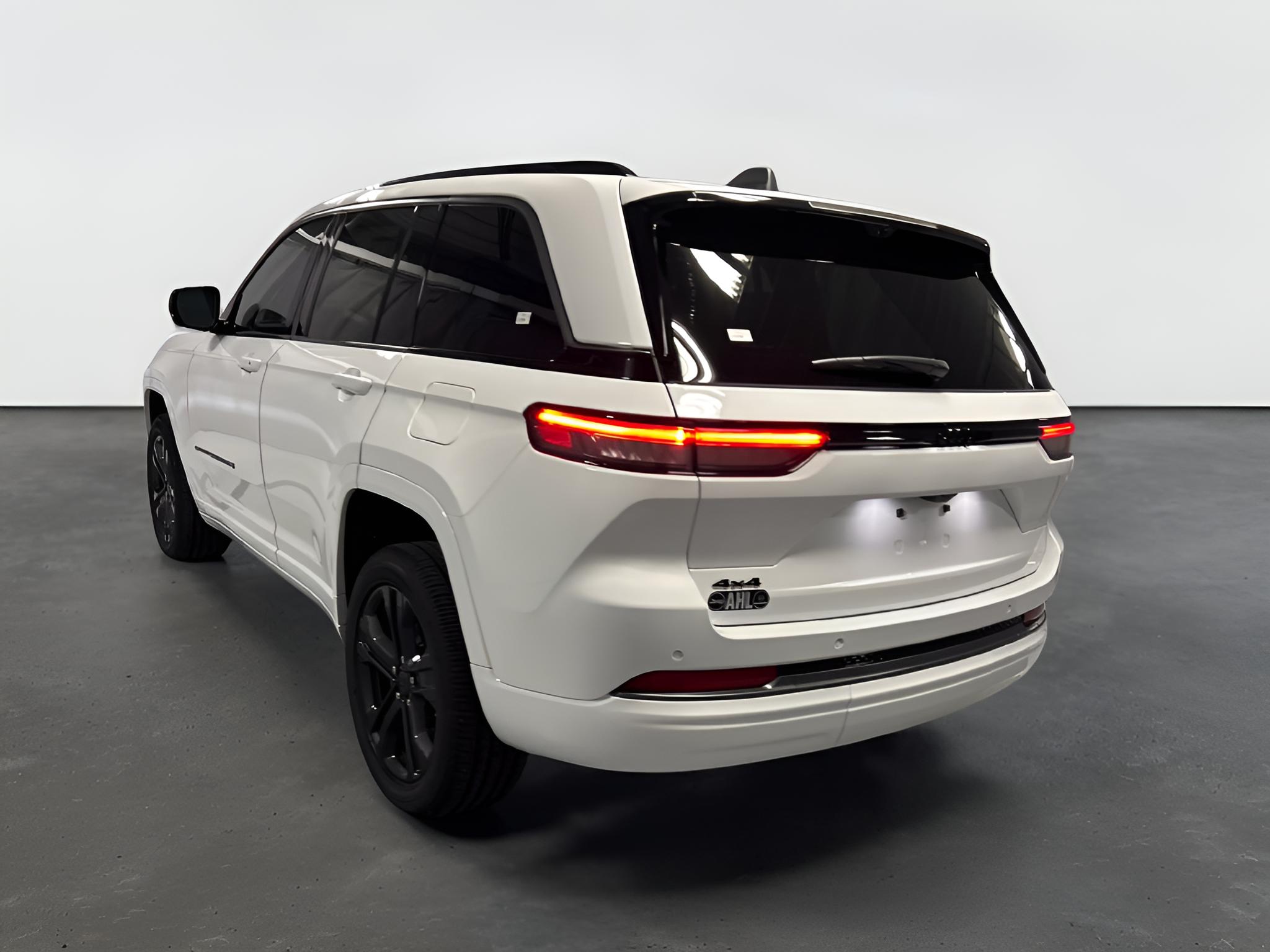 2027 Jeep Grand Cherokee GRAND CHEROKEE LIMITED RESERVE 4X4