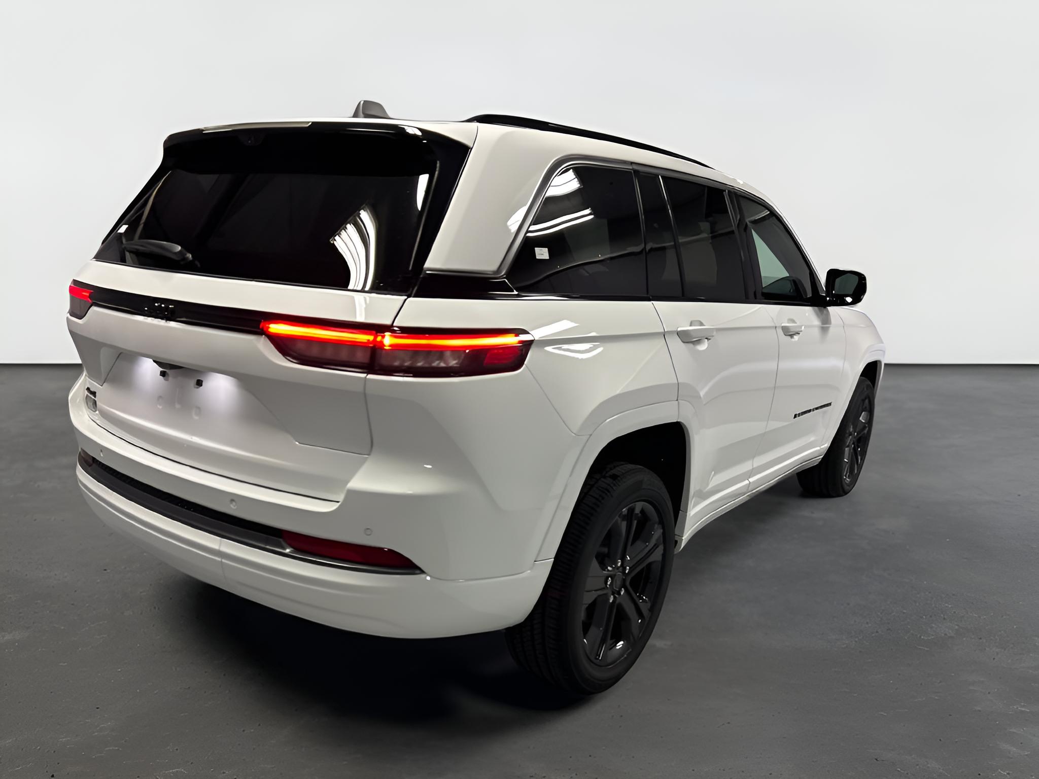 2027 Jeep Grand Cherokee GRAND CHEROKEE LIMITED RESERVE 4X4